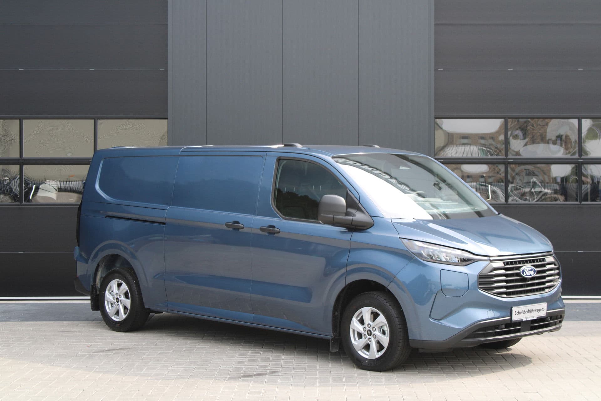 Ford Transit Custom 320 2.5 PHEV L2H1 Trend 232pk - 5 jaar GARANTIE - 2x Schuifdeur - Adaptive Cruise - Blind Spot - Navigatie - Camera - Verwarmd Stuur - Rijklaar thumbnail 3