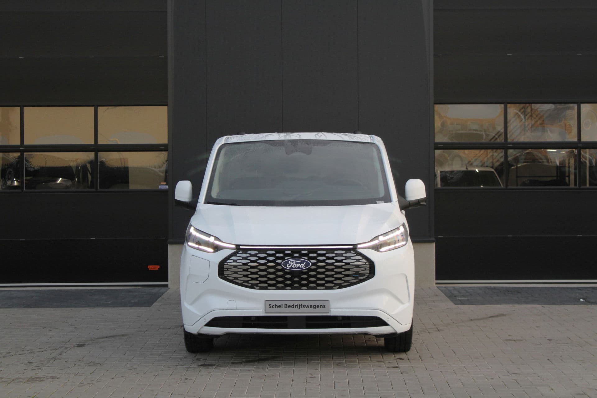 Ford E-Transit Custom 340 L2H1 Limited 65 kWh 218pk - LED - 360 Camera - B&O - ACC - Navi - Stoel/Stuurverwarming - Rijklaar thumbnail 2