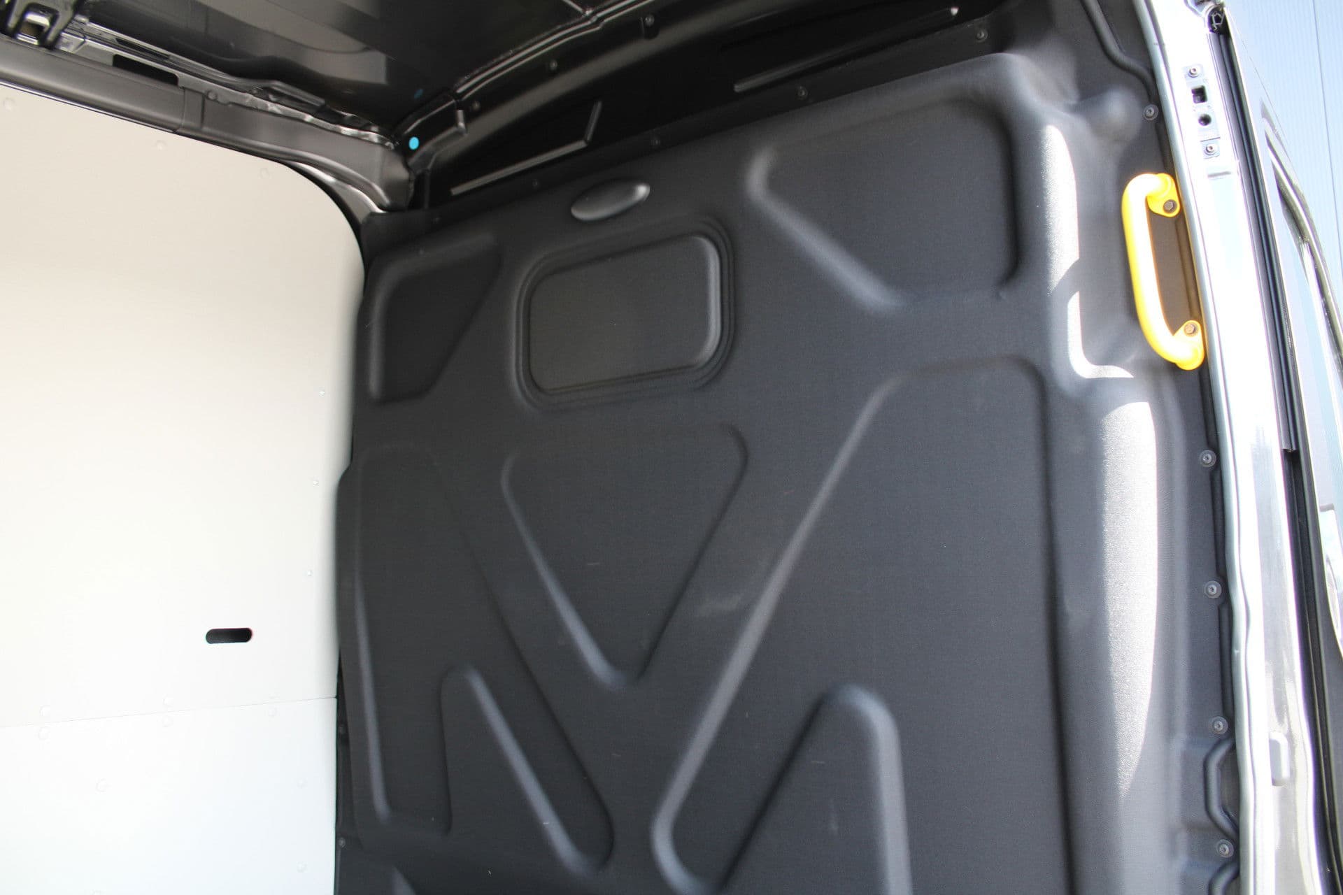 Ford Transit 350 2.0 TDCI L3H2 Trend 130pk Trend - Carplay - Android - 360 Camera - Climate - Cruise - Parkeersensoren - Rijklaar thumbnail 12