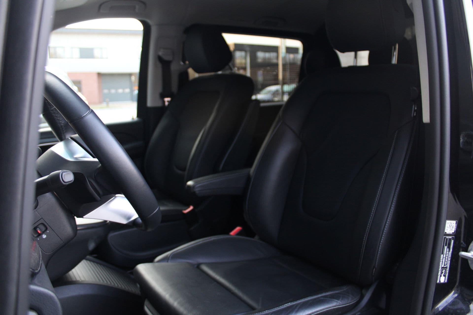 Mercedes-Benz V-Klasse 300d - Avantgarde - DC - 4-matic - 360 Cam - Multibeam - Elektrische schuifdeuren - Digitale spiegel - Volle auto - Rijklaar thumbnail 21