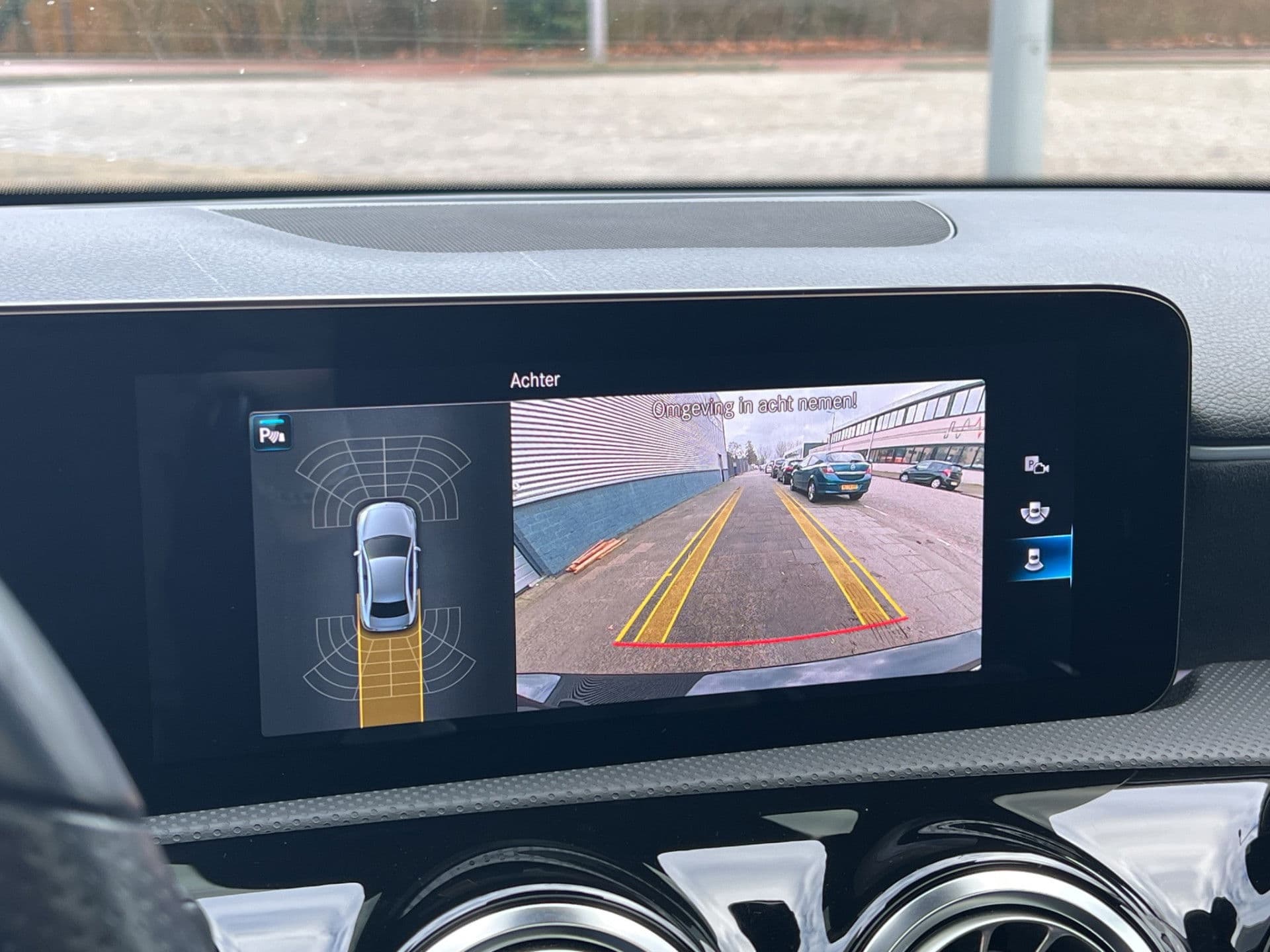 Mercedes-Benz A-Klasse 250 e AMG Premium Plus | Pano | NAP | Sfeerverl | Burmester | Camera | Stoelverw | thumbnail 6