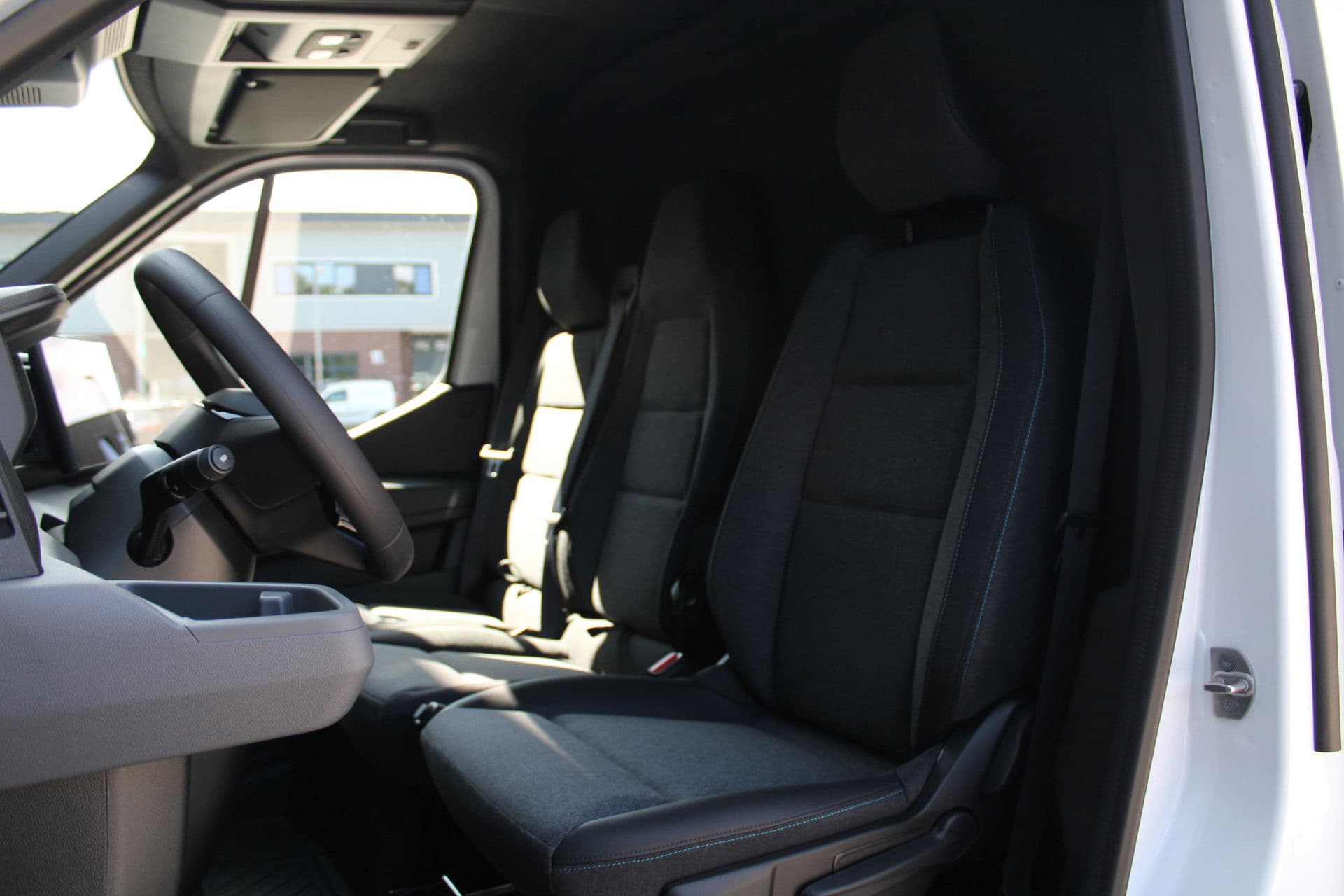 Renault Master T35 2.0 dCi 170pk L2H2 Extra - 2x Schuifdeur - Navigatie - Blind Spot - Camera - Stoelverwarming - Verwarmde voorruit - Rijklaar thumbnail 8