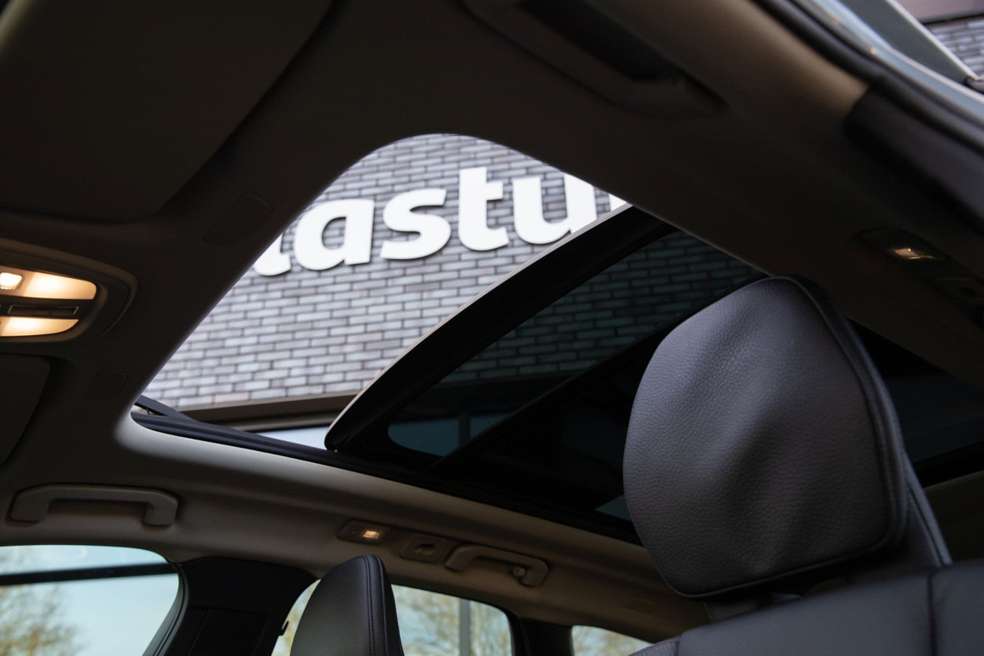 Volvo XC60 2.0 T6 Plug-in hybrid AWD Plus Dark , Panoramadak, Keyless entry, Carplay, thumbnail 3