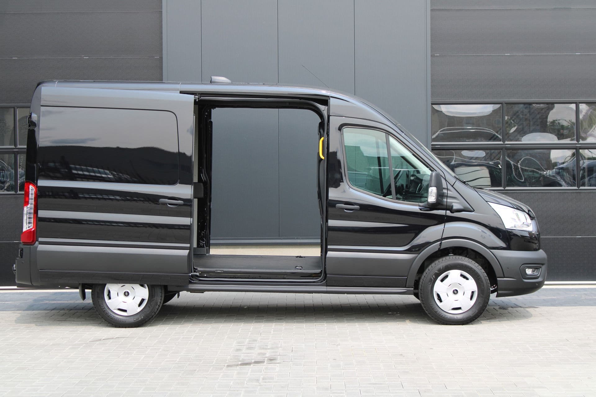 Ford Transit 350 2.0 TDCI L2H2 Trend 165pk - Facelift - 2x Schuifdeur - Adaptive Cruise - Navigatie - Blind Spot - 360 Camera - Stoel - Stuurverwarming - Rijklaar thumbnail 33