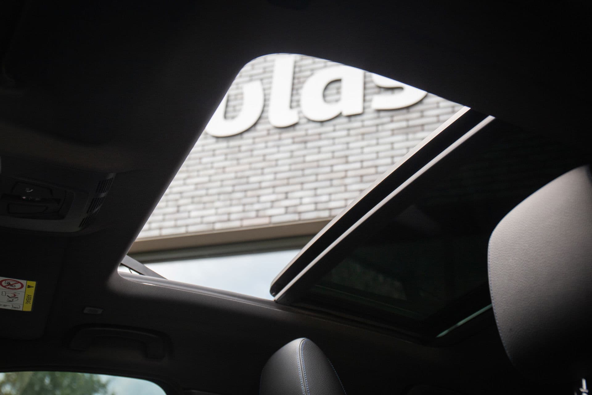 BMW X2 sDrive20i Business Edition , M-Sport, Panoramadak, Head-up display, BMW-Led thumbnail 9