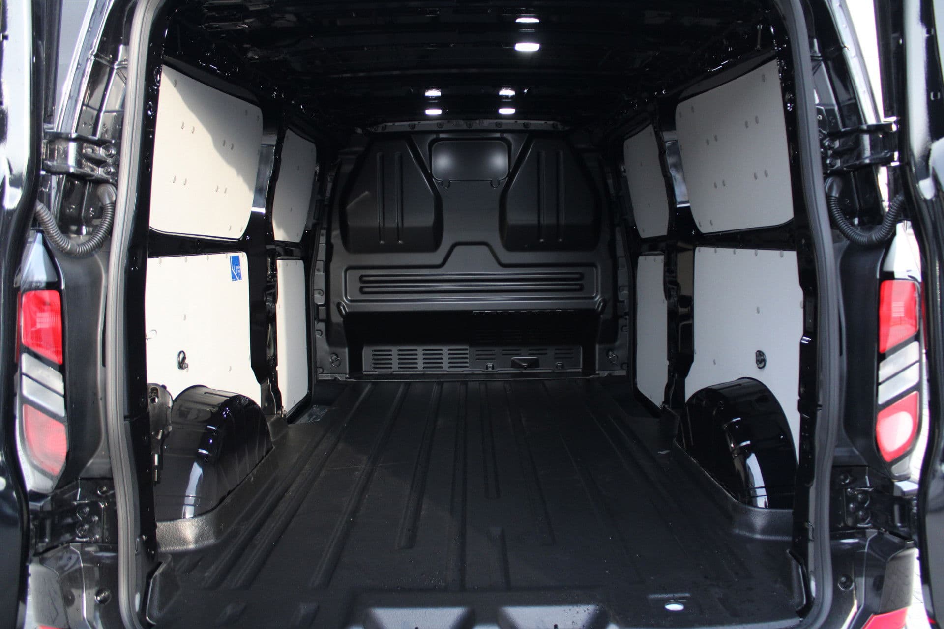 Ford Transit Custom 320 2.5 PHEV L2H1 Limited 232pk - 2x Schuifdeur - Trekhaak - Stoel/Stuurverwarming - Blindspot - Keyless - Rijklaar thumbnail 11