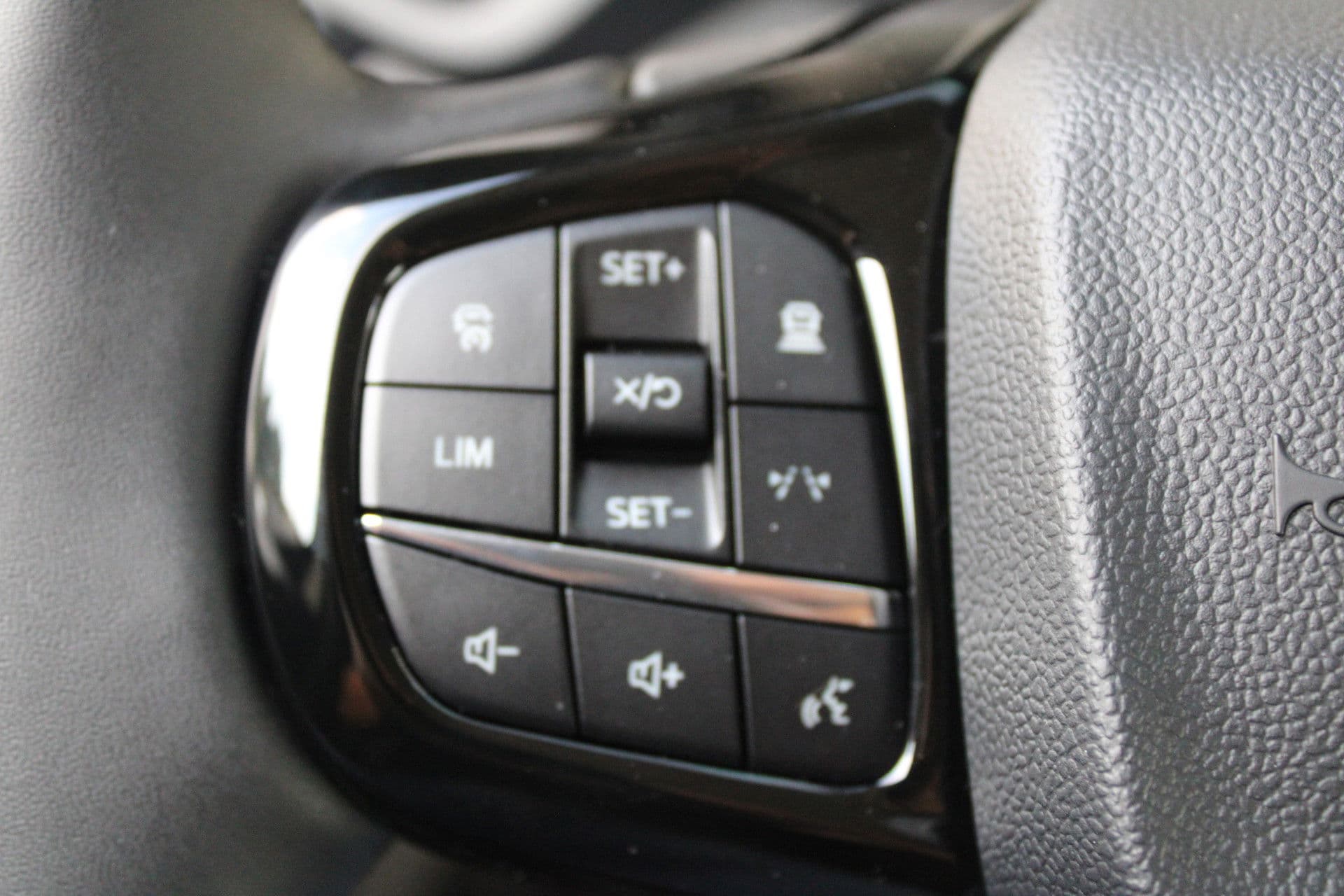 Ford Transit Custom 320 2.5 PHEV L2H1 Trend 232pk - 5 jaar GARANTIE - 2x Schuifdeur - Adaptive Cruise - Blind Spot - Navigatie - Camera - Verwarmd Stuur - Rijklaar thumbnail 18