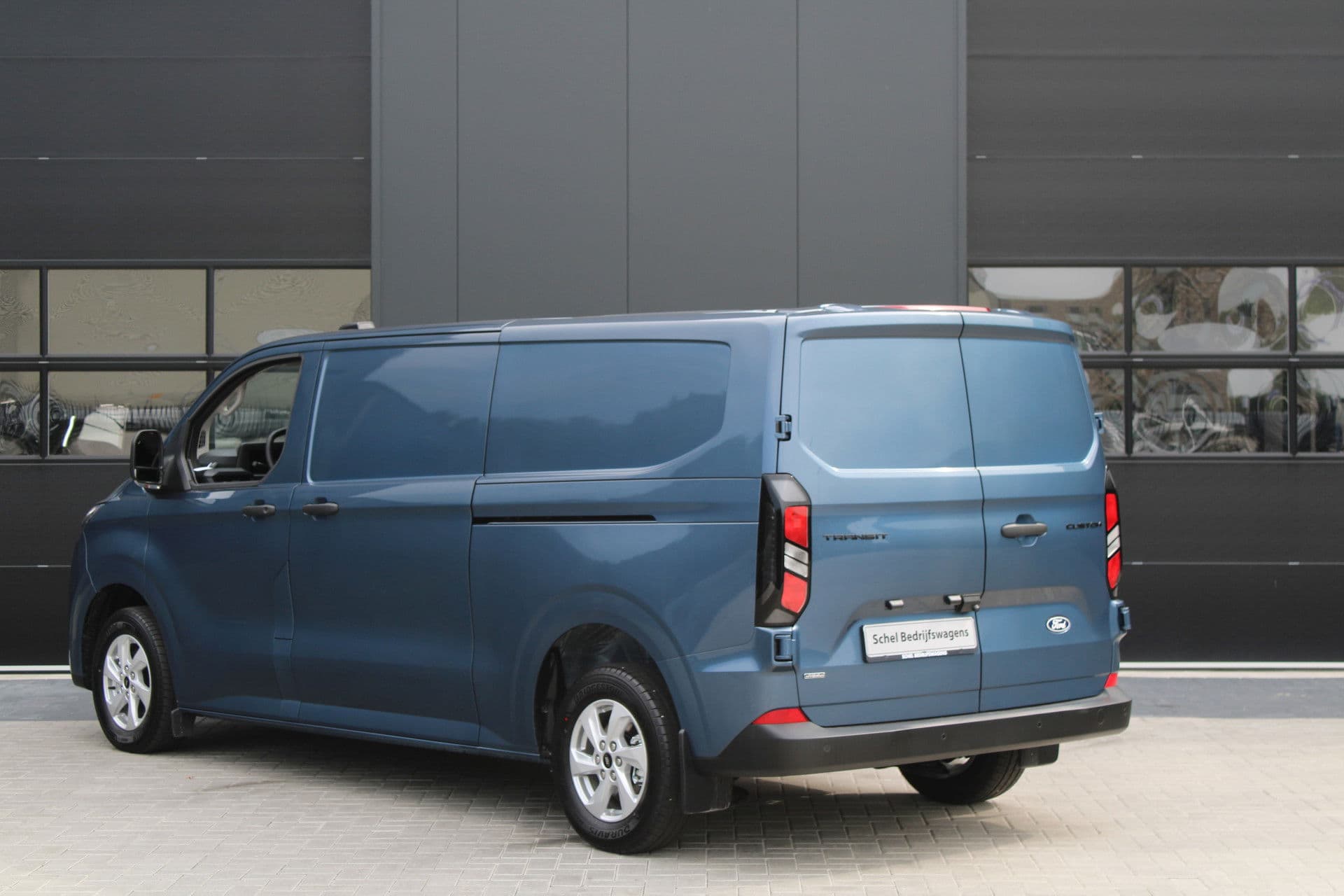 Ford Transit Custom 320 2.5 PHEV L2H1 Trend 232pk - 5 jaar GARANTIE - 2x Schuifdeur - Adaptive Cruise - Blind Spot - Navigatie - Camera - Verwarmd Stuur - Rijklaar thumbnail 8