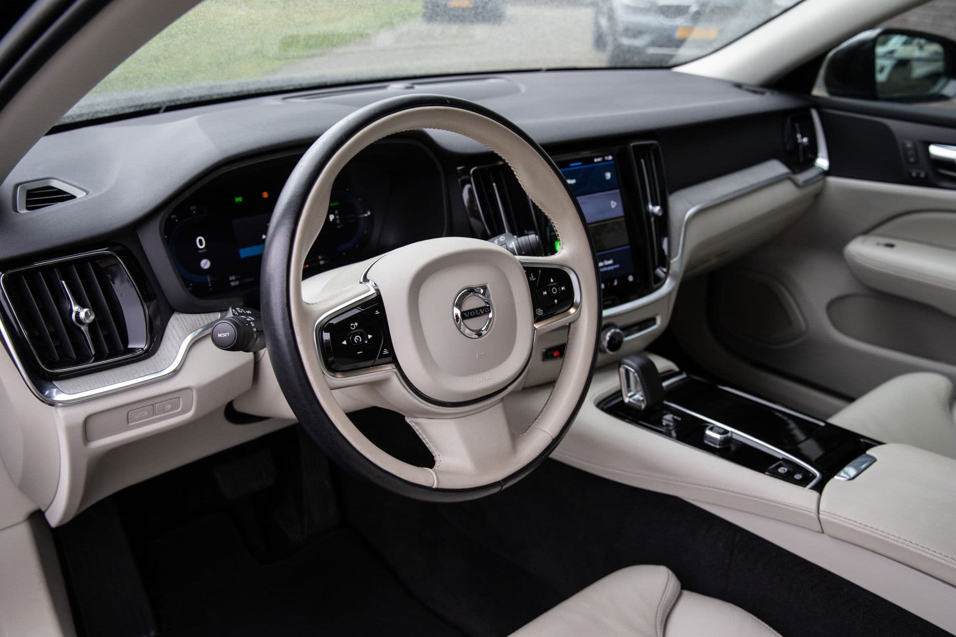 Volvo V60 2.0 T6 Plug-in hybrid AWD Plus Bright , Panoramadak, Adap. cruise, Stoel/stuurverwarming, thumbnail 5