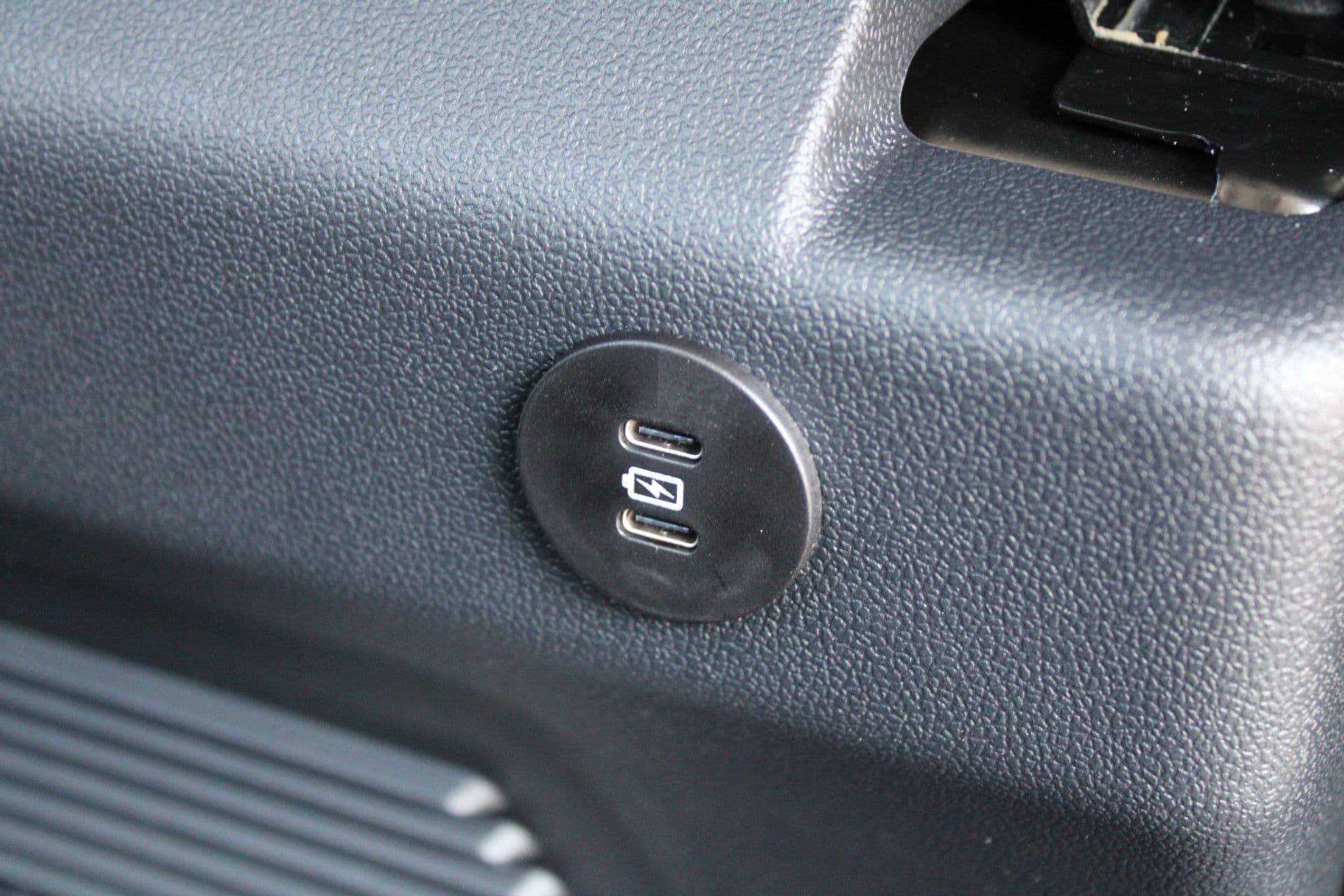 Ford Transit Custom 320 2.0 TDCI L2H1 Trend DC 136pk - Carplay - Android - Camera - Trekhaak - LED koplampen - Stoelverwarming - Draadloos laden - Rijklaar thumbnail 39