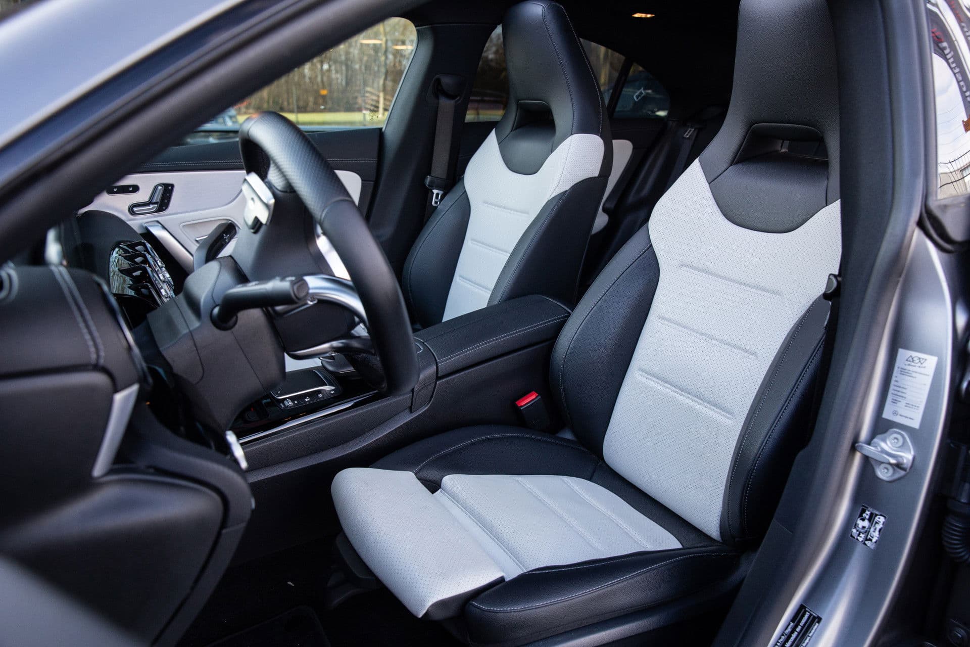 Mercedes-Benz CLA-Klasse 200 Premium Plus AMG , Panoramadak, Burmester, Head-up display, Vol! thumbnail 4