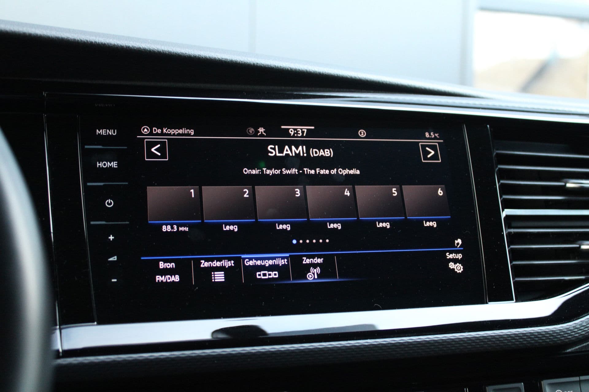 Volkswagen Transporter 2.0 TDI L2H1 28 Bulli 150pk - 20 Inch - Camera - Trekhaak - Leder - ACC - LED - Rijklaar thumbnail 33