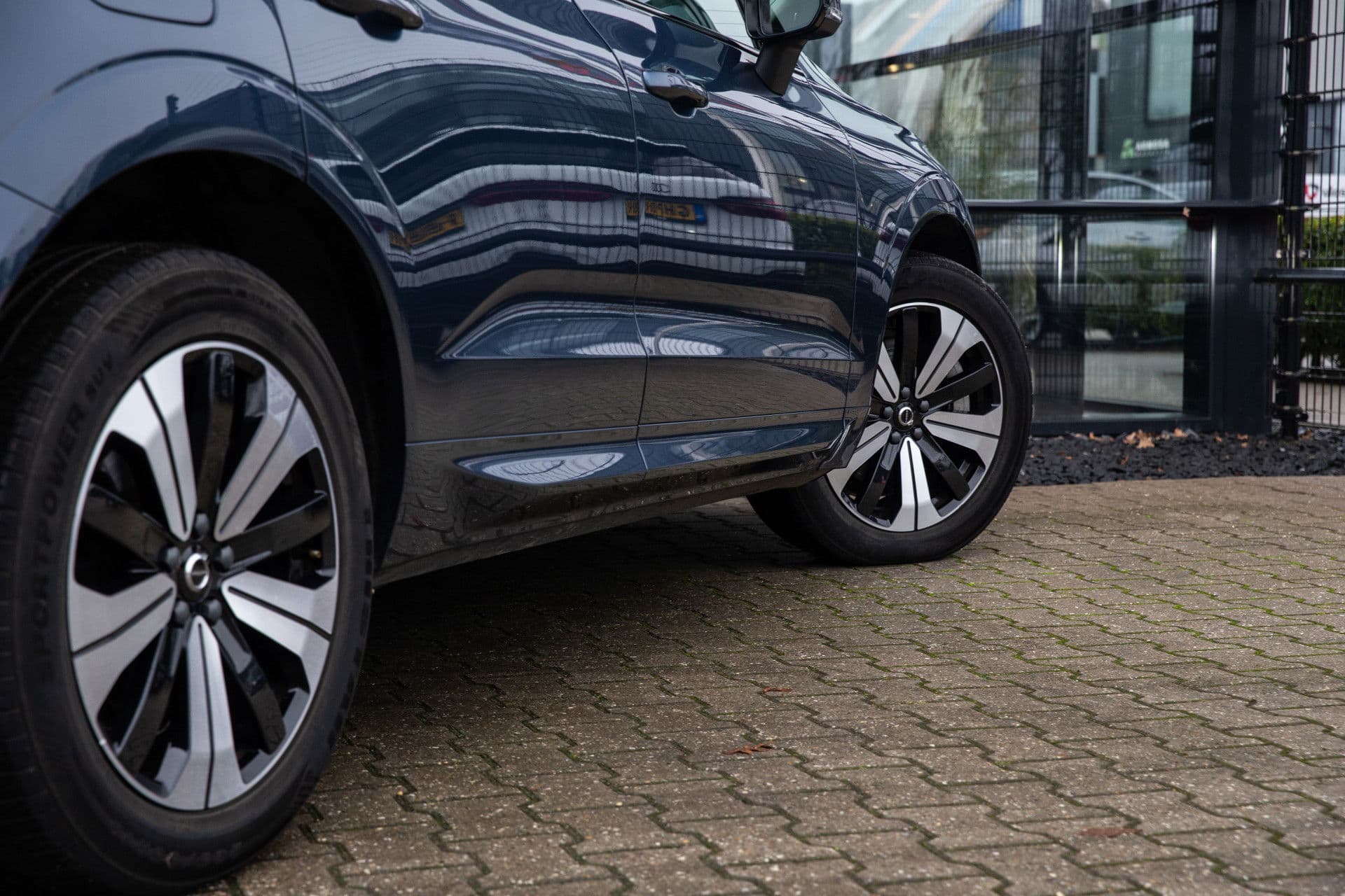 Volvo XC60 2.0 T6 Plug-in hybrid AWD Plus Dark , Panoramadak, Memory, Leer thumbnail 8