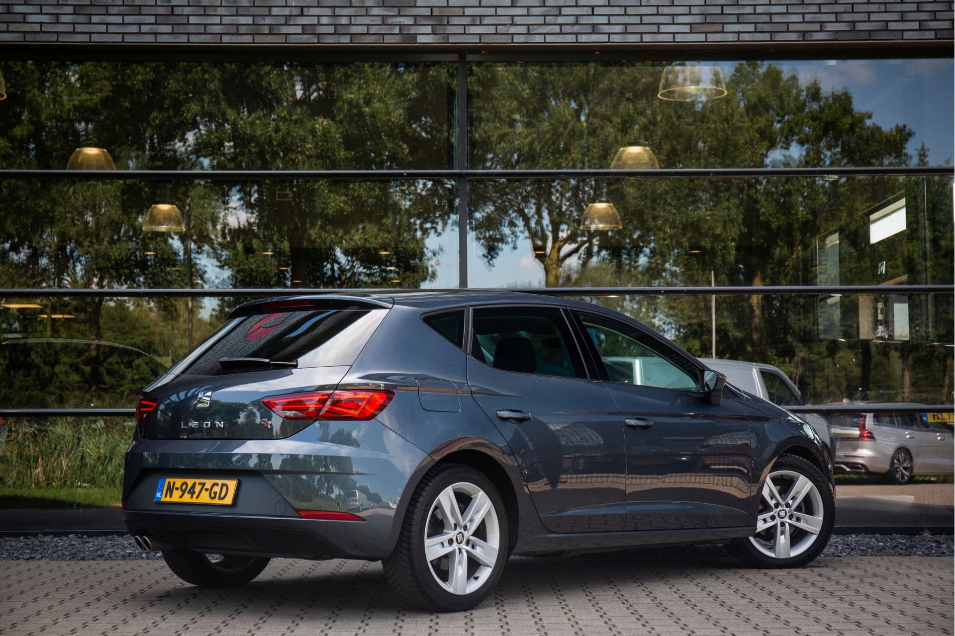 SEAT Leon 1.5 TSI FR Business Intense , Automaat, Cruise control, Sportstuur, Rode sticksels thumbnail 3