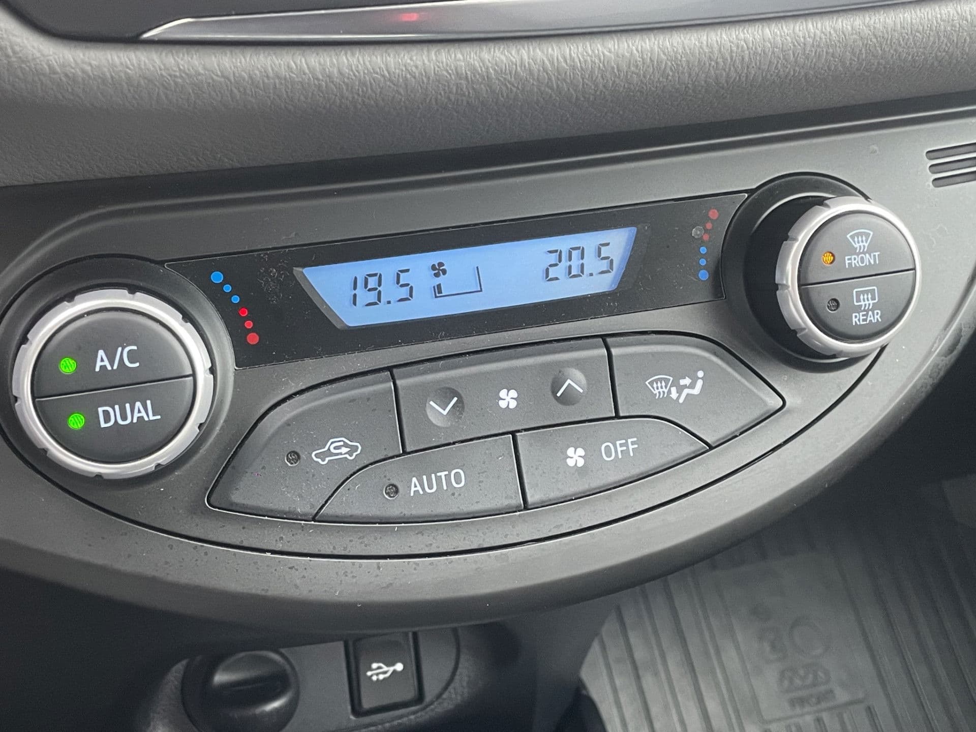 Toyota Yaris 1.5 Hybrid Active Climate | Cruise | Camera thumbnail 16