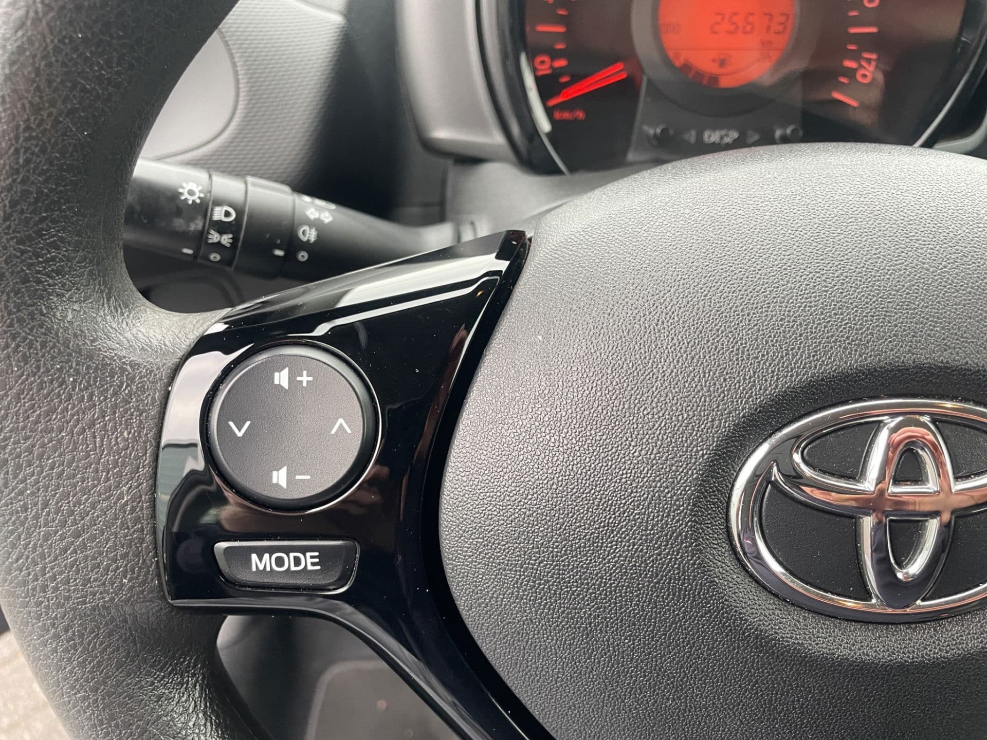 Toyota Aygo 1.0 VVT-i x-fun 5 Deurs | lage kmstand | Bluetooth thumbnail 13