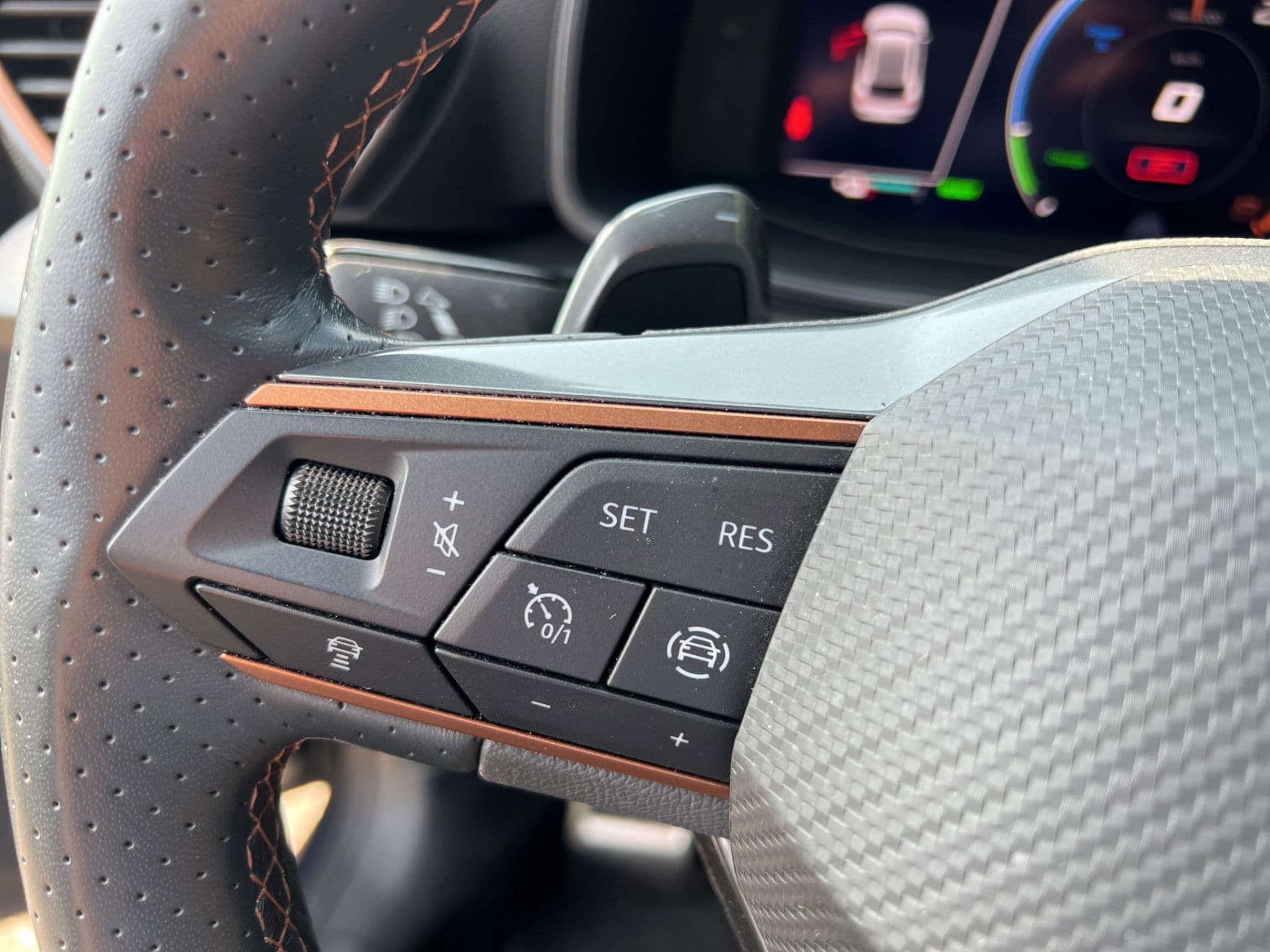 CUPRA Leon 1.4 VZ Performance | Matte | Pano | Navi | PDC thumbnail 13