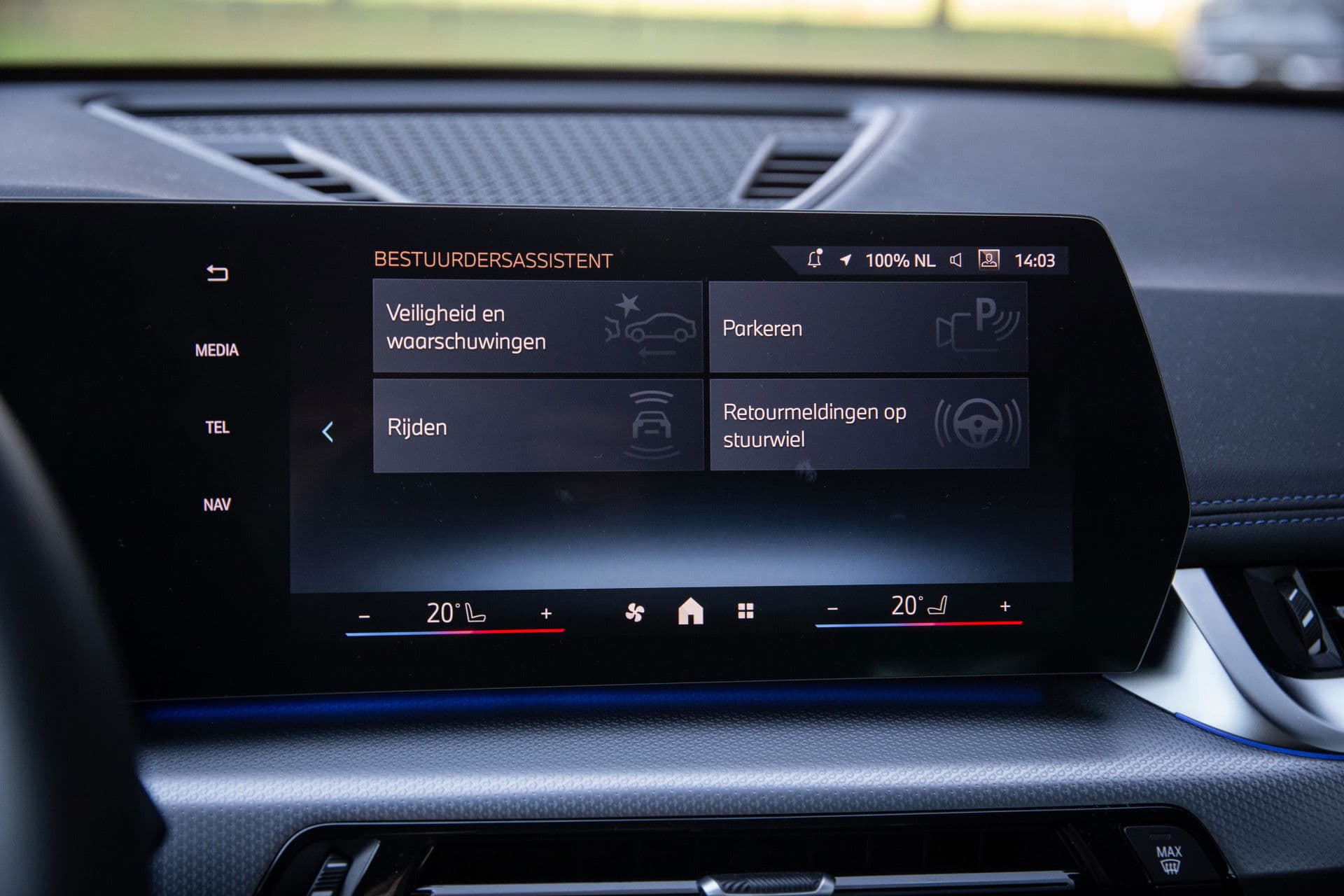 BMW X1 sDrive18i M-sport , Draadloze lader, Keyless entry, Achteruitrijcamera, thumbnail 16