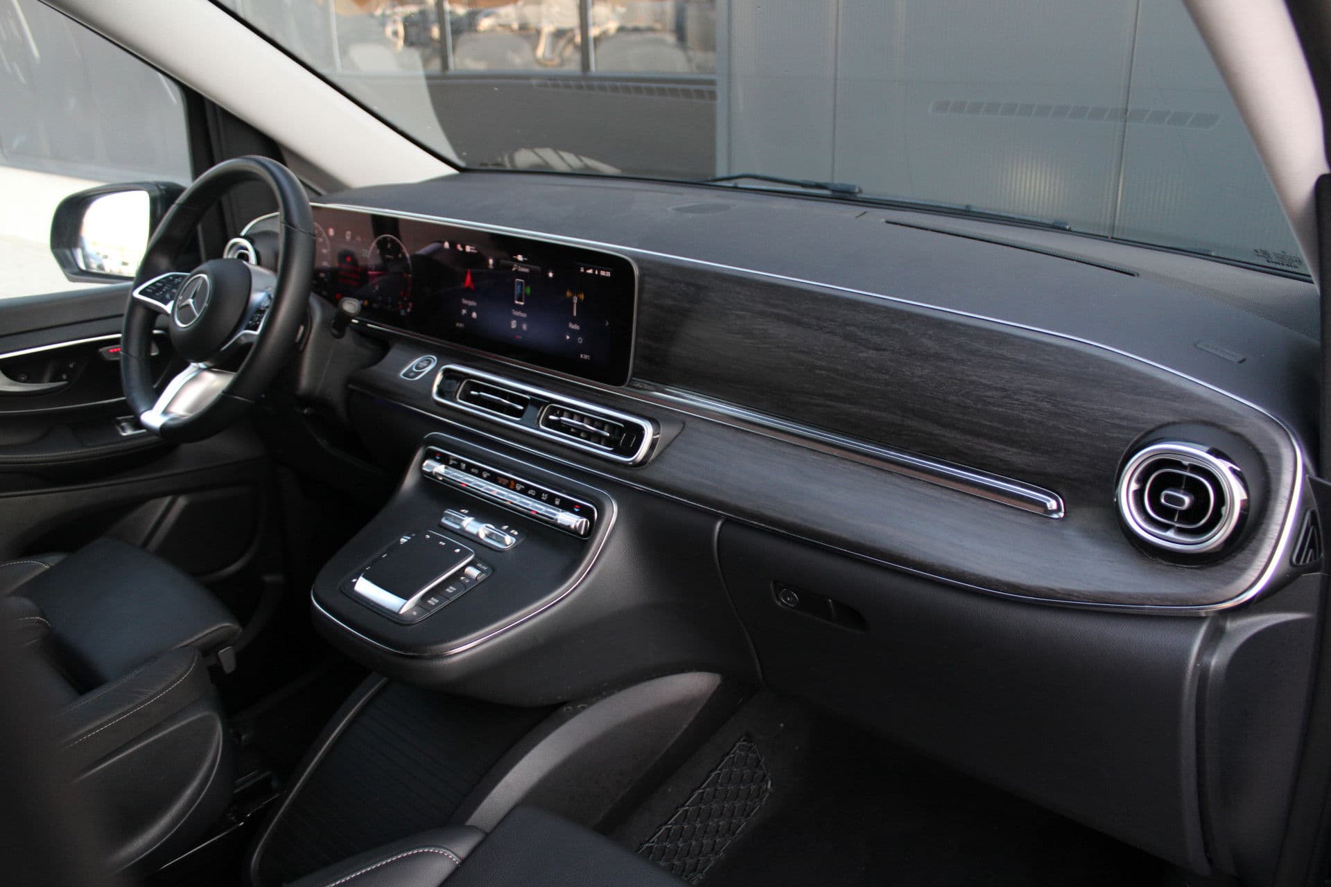 Mercedes-Benz V-Klasse 300d - Avantgarde - DC - 4-matic - 360 Cam - Multibeam - Elektrische schuifdeuren - Digitale spiegel - Volle auto - Rijklaar thumbnail 45