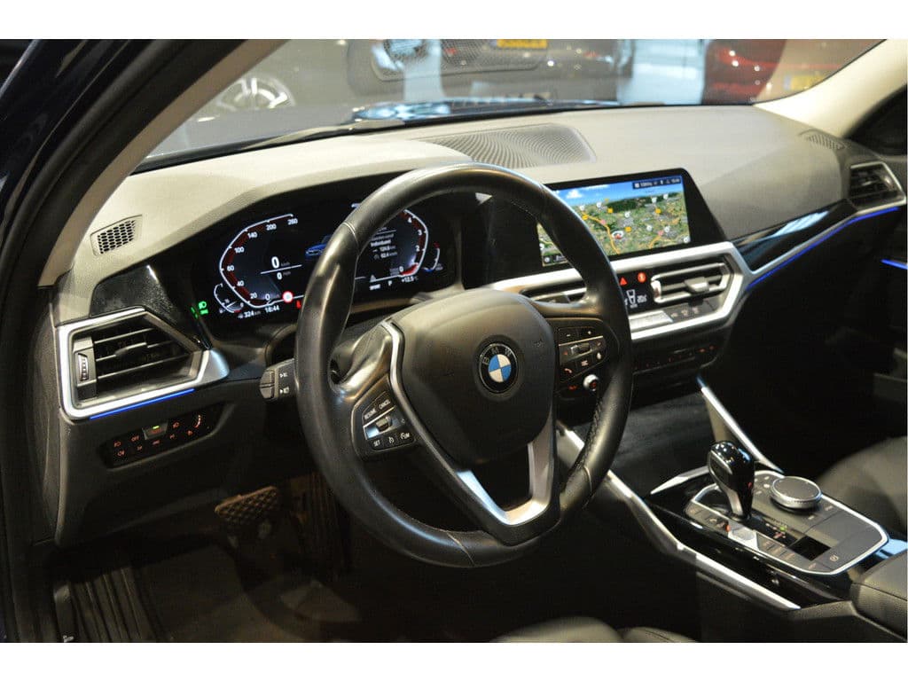 BMW 3 Serie 318i Edition navi clima cruise led pdc trekhaak 157 pk !! thumbnail 13