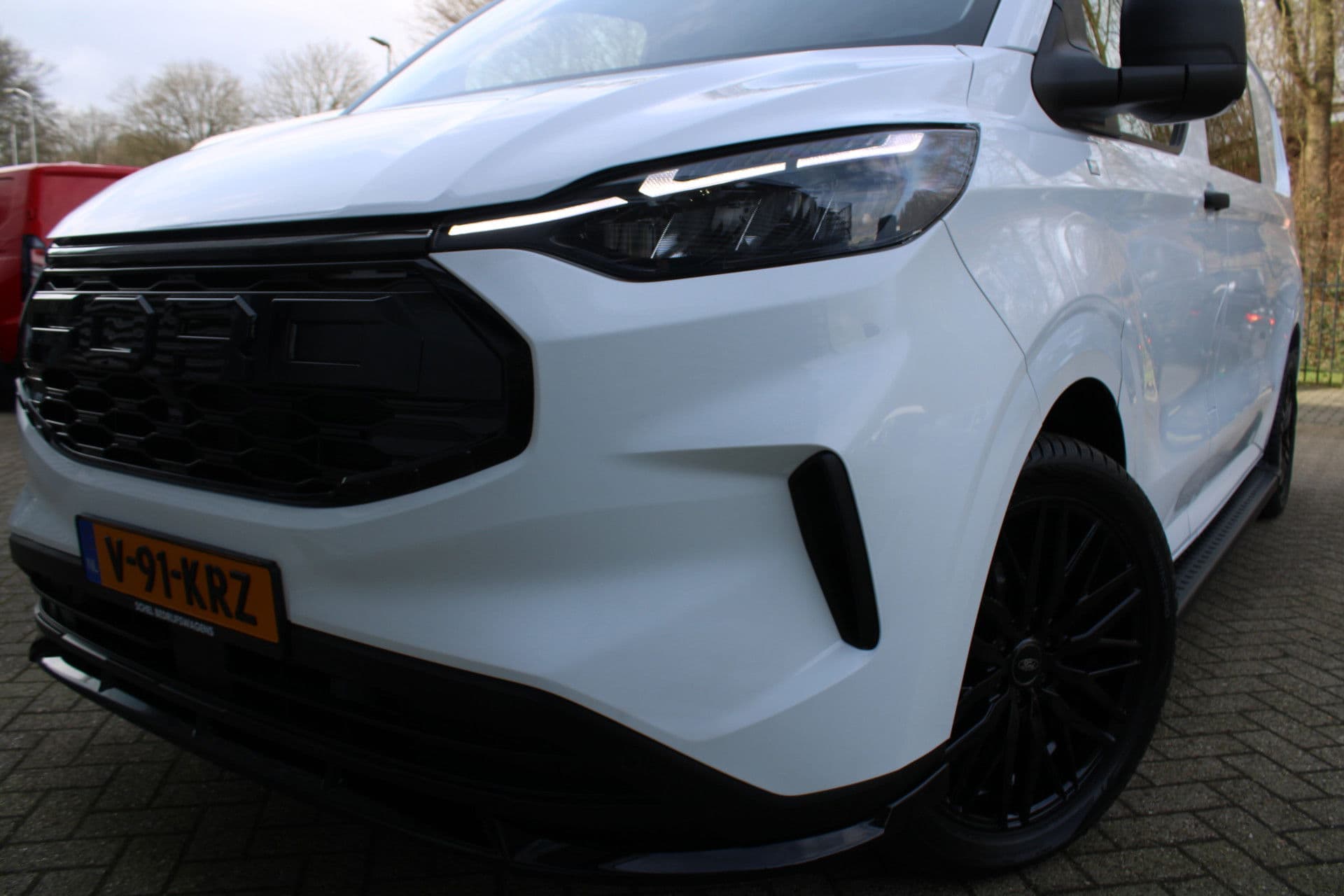 Ford Transit Custom 320 2.0 TDCI L2H1 Trend DC 136pk - Raptor Grill - Styling Pack - LM velgen - Betimmering - Camera - Trekhaak - LED koplampen - Rijklaar thumbnail 28