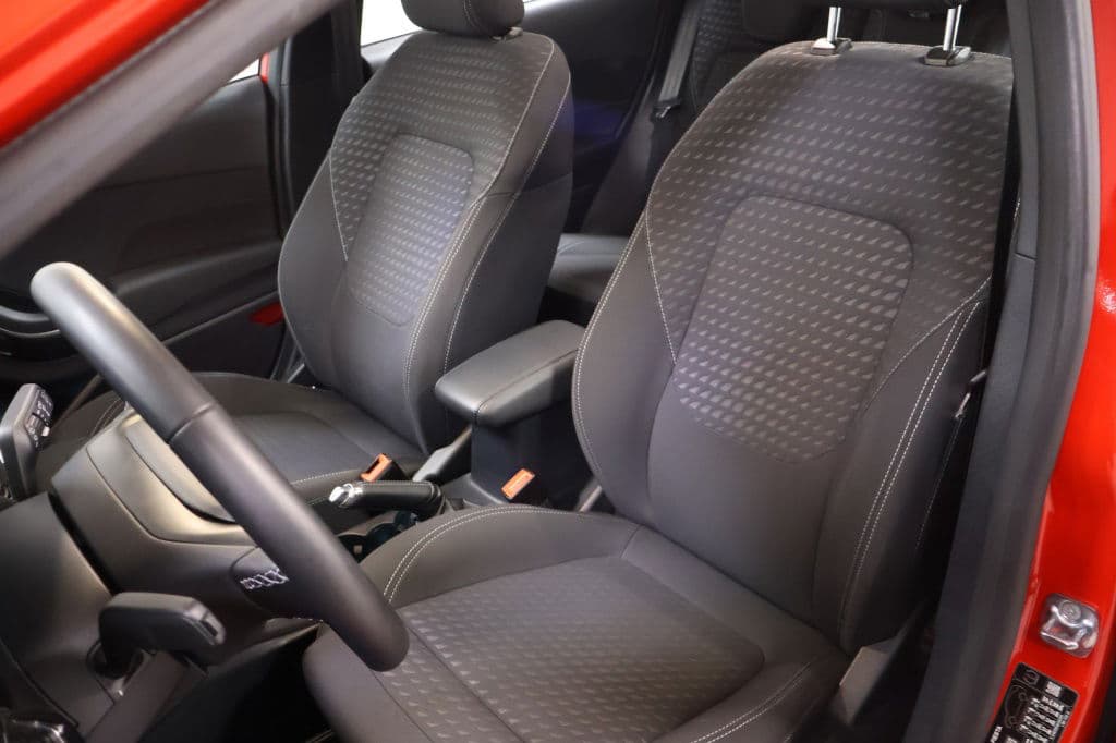 Ford Fiesta 1.0 EcoBoost Hybrid Titanium thumbnail 9