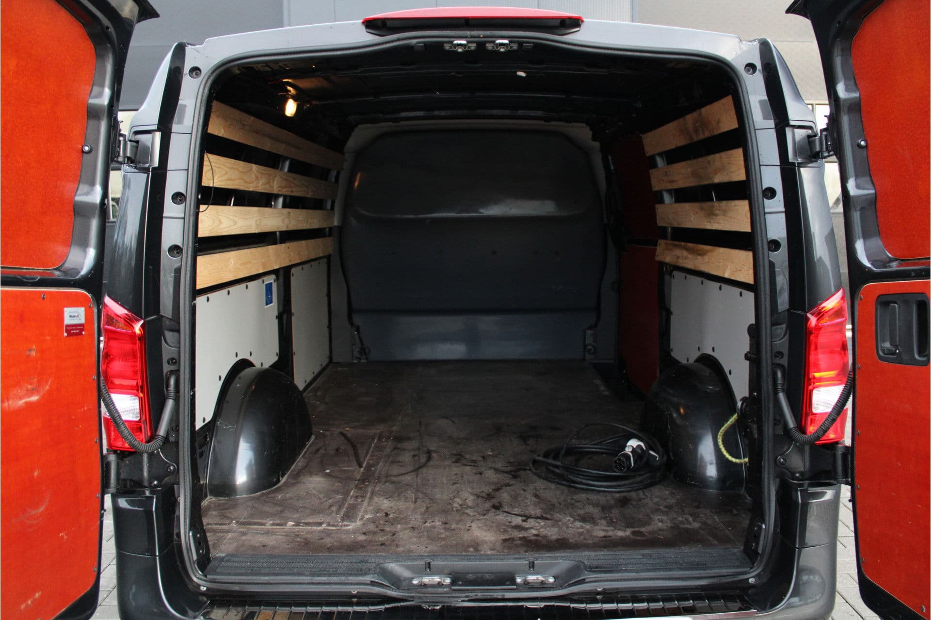 Mercedes-Benz EVito Extra Lang 66 kWh 116pk - Leder - Camera - LED - Carplay/Android - PDC - Stoelverwarming - Snelladen - Rijklaar thumbnail 11