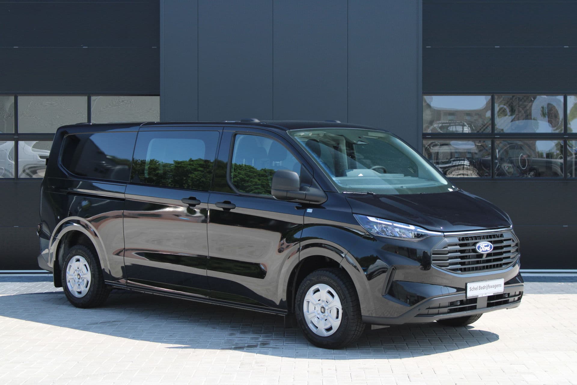 Ford Transit Custom 320 2.0 TDCI L2H1 Trend DC 136pk - Carplay - Android - Camera - Trekhaak - LED koplampen - Stoelverwarming - Draadloos laden - Rijklaar thumbnail 4