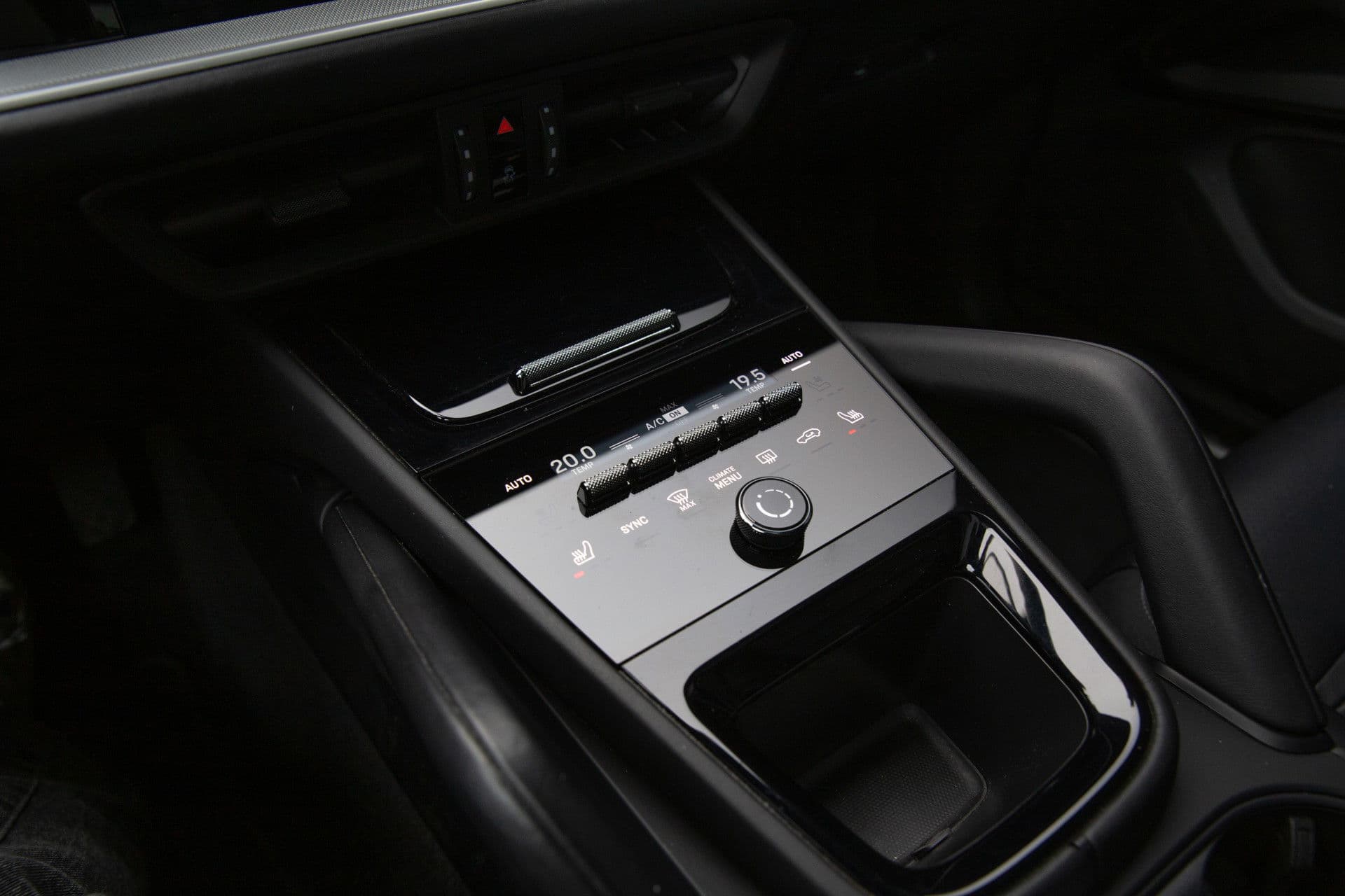 Porsche Cayenne Coupé 3.0 E-Hybrid , Panoramadak, Bijrijdersdisplay, Trekhaak, Sport Design, Origineel NL thumbnail 11