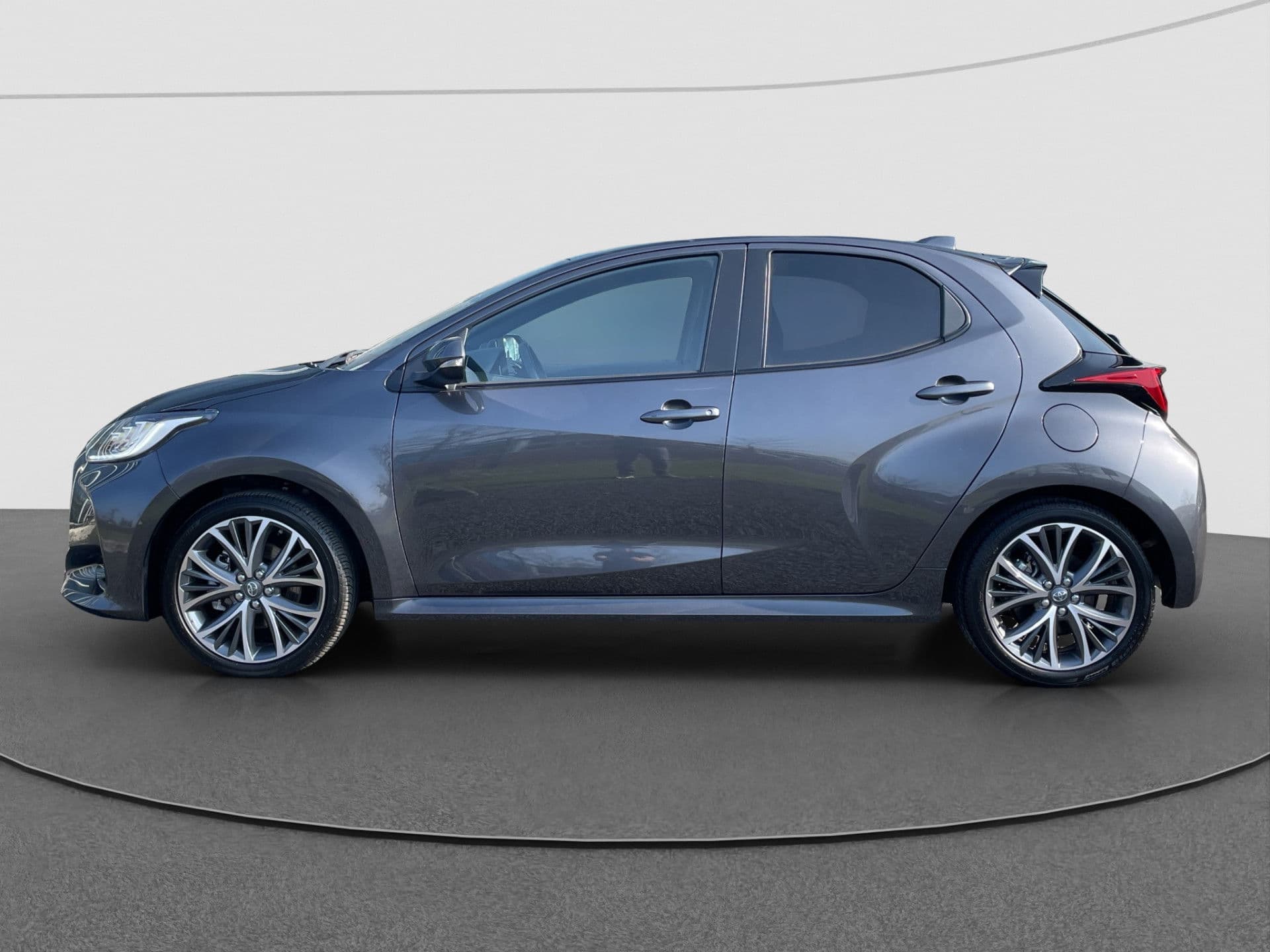 Toyota Yaris 1.5 Hybrid 130 First Edition | Halfleder | Climate | Cruise | Keyless | Camera thumbnail 7