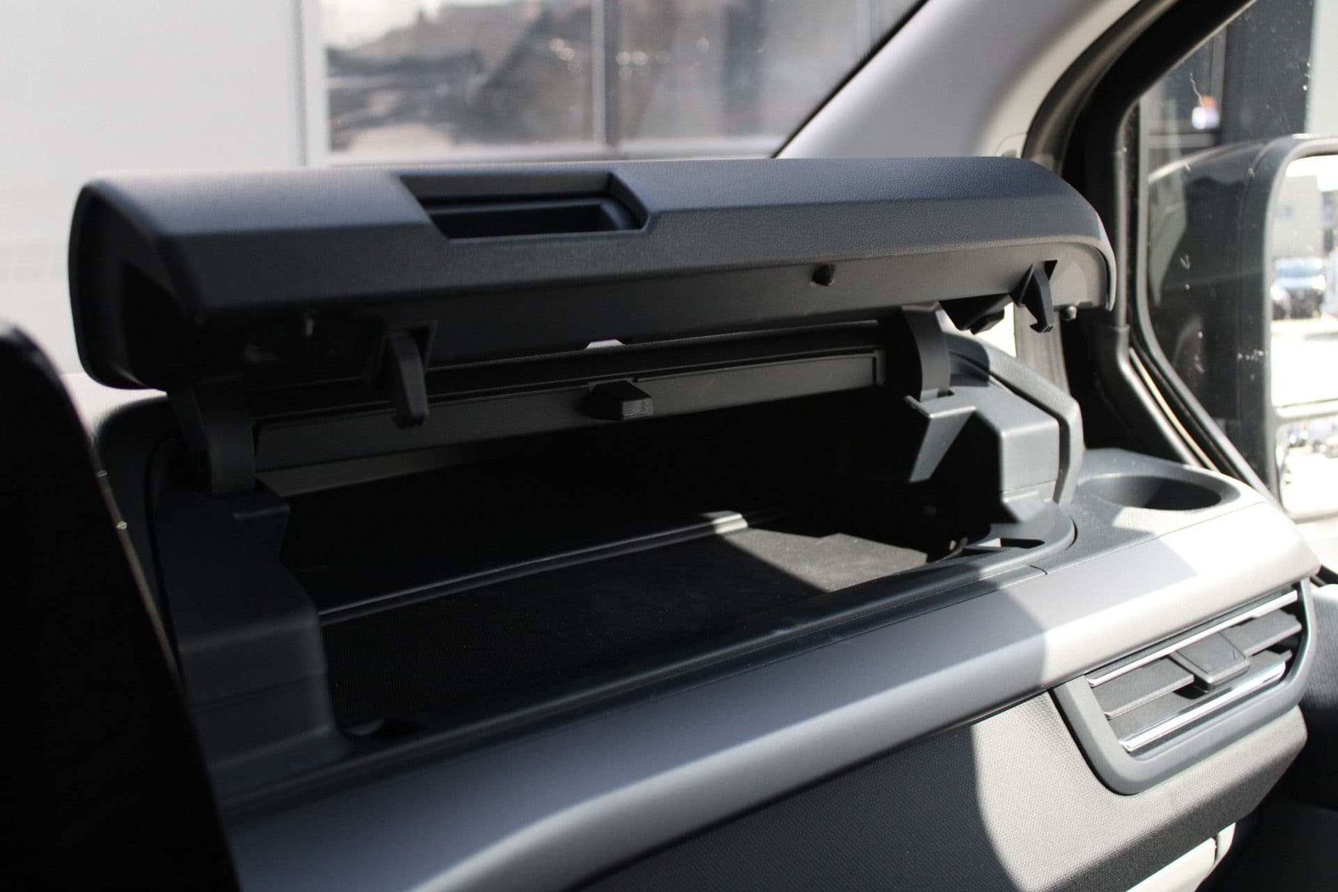 Ford Tourneo Custom 320 2.0 TDCI L2H1 Titanium X DC 170pk - Adaptive Cruise - LED - Blind Spot - Leder - Navigatie - 360 Camera - Trekhaak - Rijklaar thumbnail 38