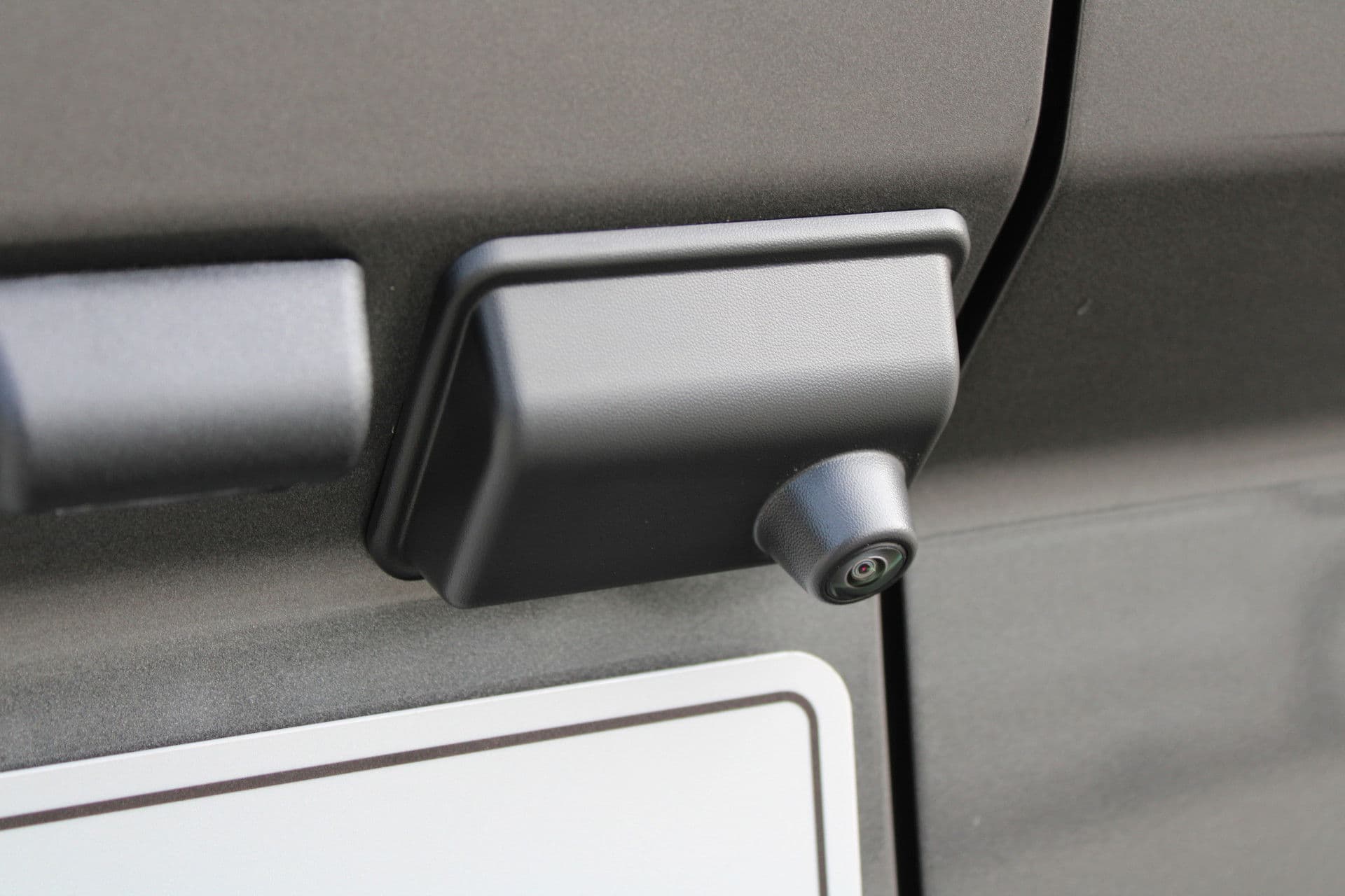 Ford Transit Custom 320 2.0 TDCI L2H1 Limited 150pk - Adaptive Cruise - Verwarmd stuur - Blind spot - Navigatie - Camera - Draadloos laden - Rijklaar thumbnail 24