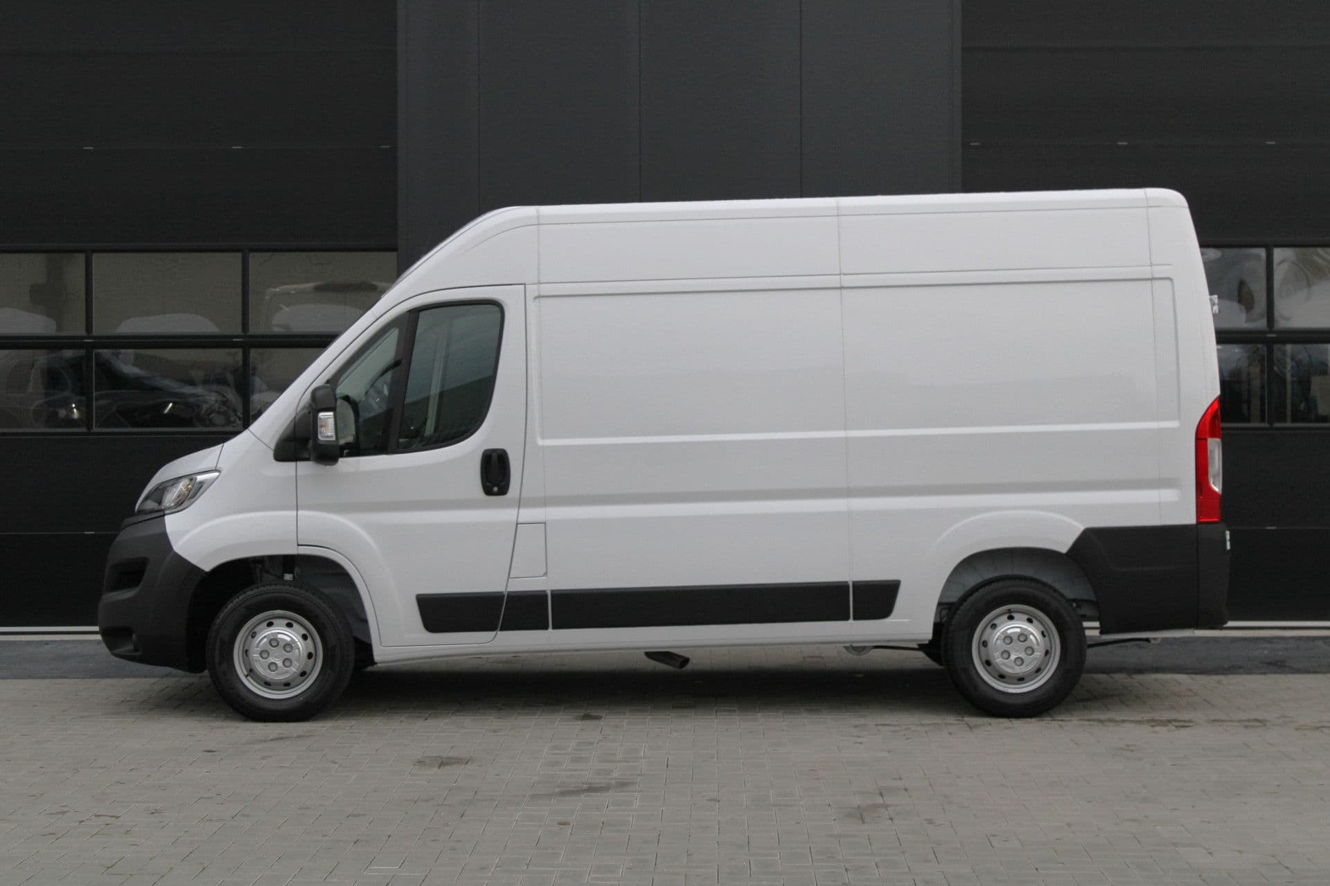 Opel Movano 33 2.2 CDTI 140pk L2H2 - Airco - Camera - Cruise - Blind Spot - 270 deuren - Rijklaar thumbnail 8