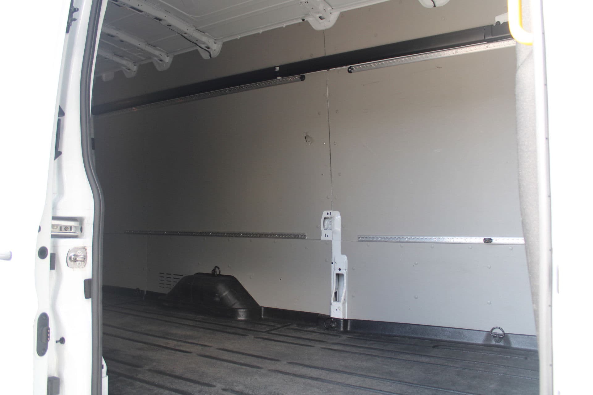 Ford Transit 350 2.0 TDCI L4H3 Trend RWD 130pk - 270gr deuren - Camera - Cruise - Carplay - Airco - PDC - Rijklaar thumbnail 12