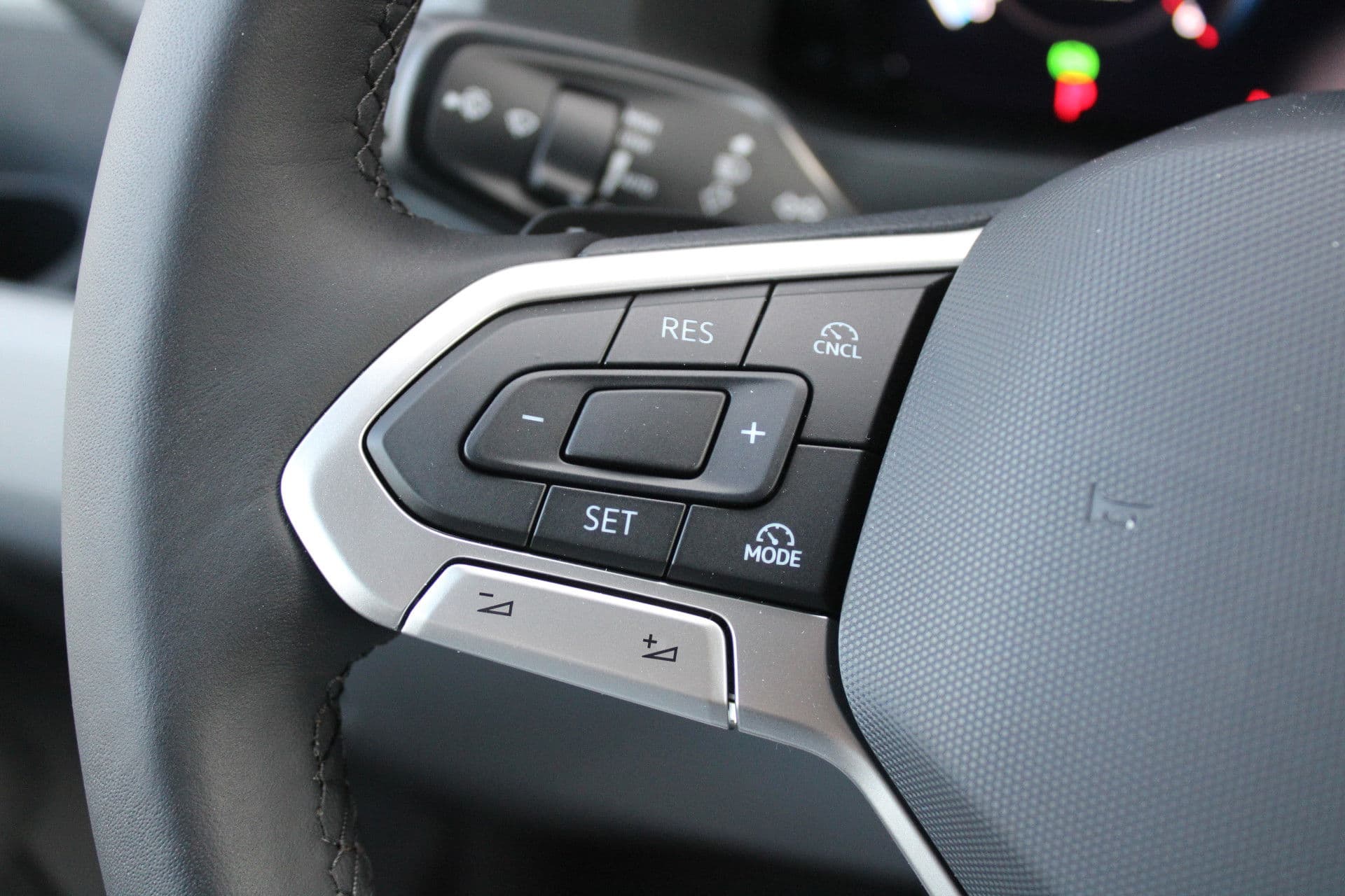 Volkswagen Crafter 35 2.0 TDI L3H3 177pk - Facelift - Navigatie - LED - Geveerde stoel - Virtual cockpit - Camera - Trekhaak - Stoelverwarming - Rijklaar thumbnail 14