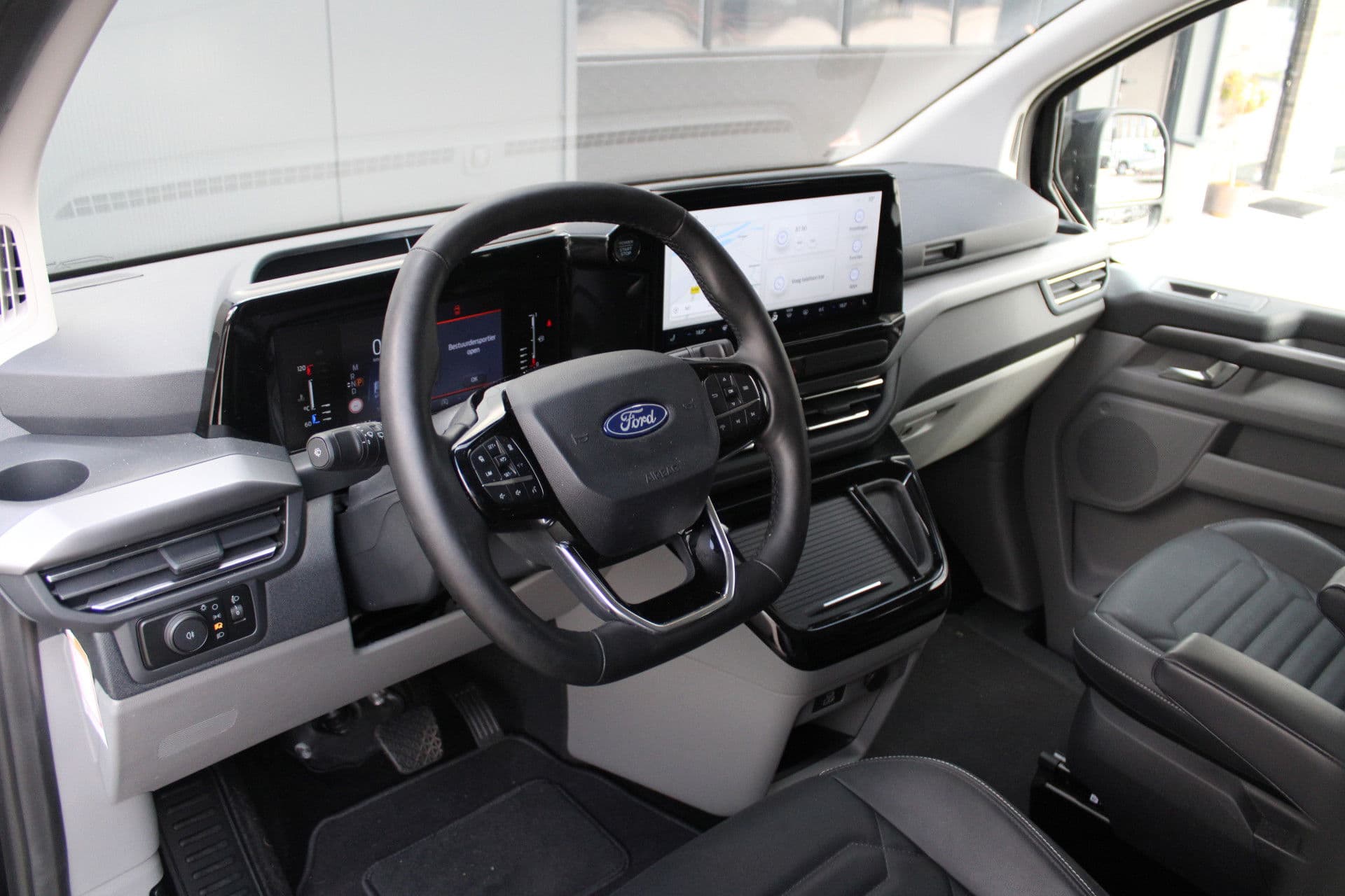 Ford Tourneo Custom 320 2.0 TDCI L2H1 Titanium X DC 170pk - Adaptive Cruise - LED - Blind Spot - Leder - Navigatie - 360 Camera - Trekhaak - Rijklaar thumbnail 14