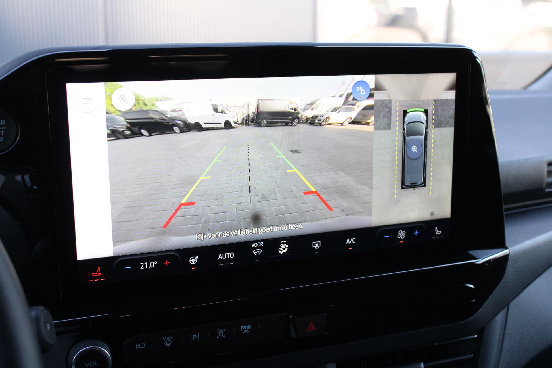 Ford Transit Custom 320 2.0 TDCI L2H1 Limited 170pk - 1+1 Stoelopstelling - 2x Schuifdeur - Adaptive Cruise - Verwarmd stuur - Blind spot - Navigatie - Camera - Draadloos laden - Rijklaar thumbnail 19