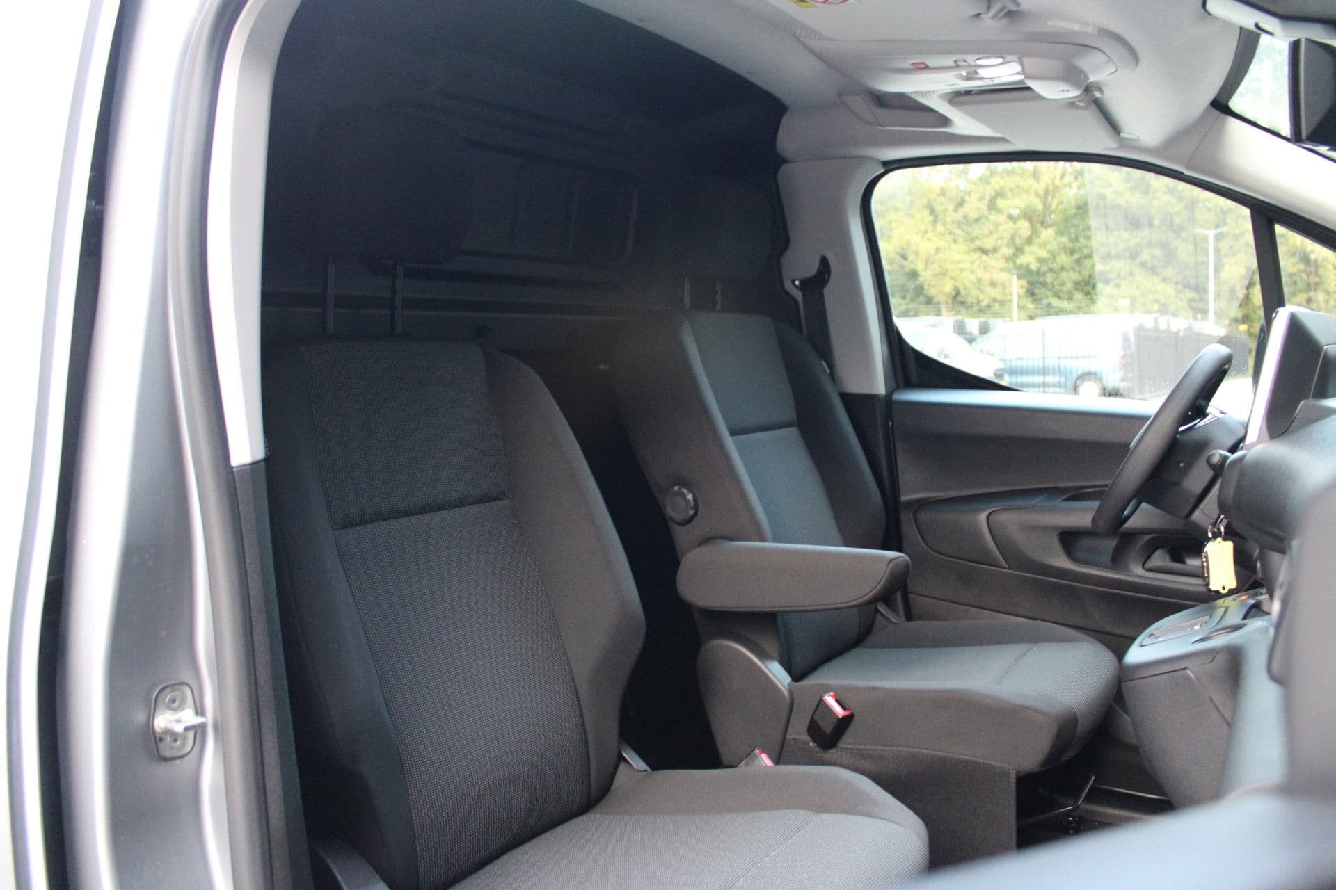 Peugeot E-Partner 136 L1 50 kWh 136pk - Airco - Cruise - PDC - Camera - Stoelverwarming - Rijklaar thumbnail 35