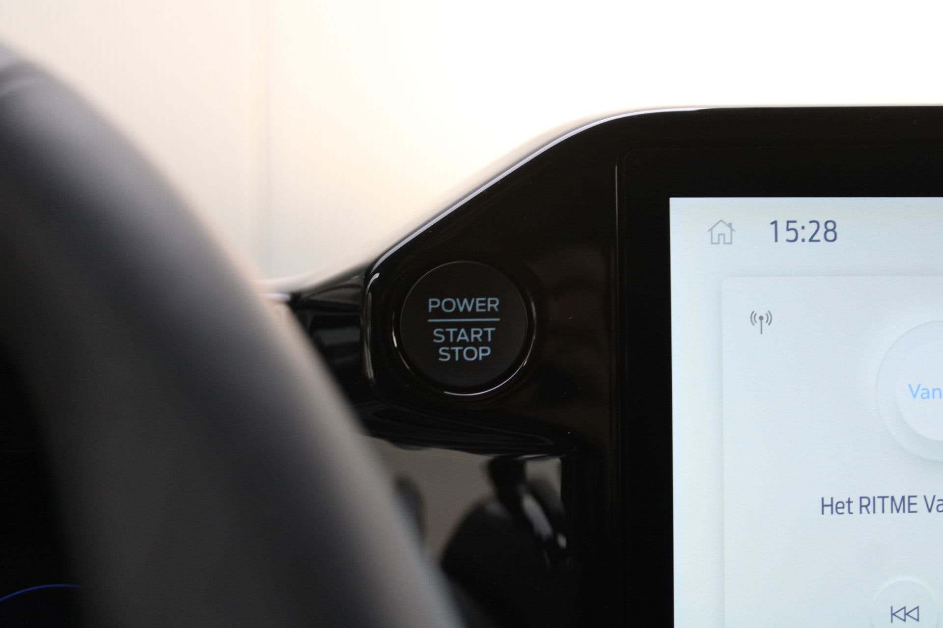 Ford Transit Custom 320 2.5 PHEV L2H1 Limited 232pk - 2x Schuifdeur - Trekhaak - Stoel/Stuurverwarming - ACC - Blindspot - Keyless - Rijklaar thumbnail 25