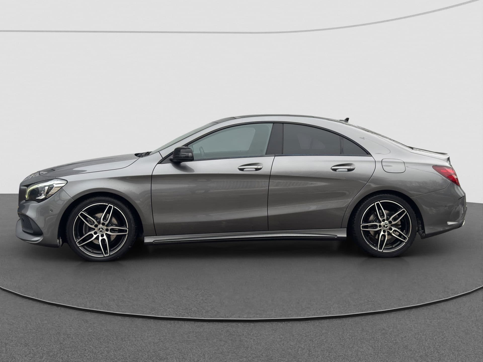 Mercedes-Benz CLA-Klasse 180 AMG | Pano | Carplay | Camera | Stoelverw thumbnail 8