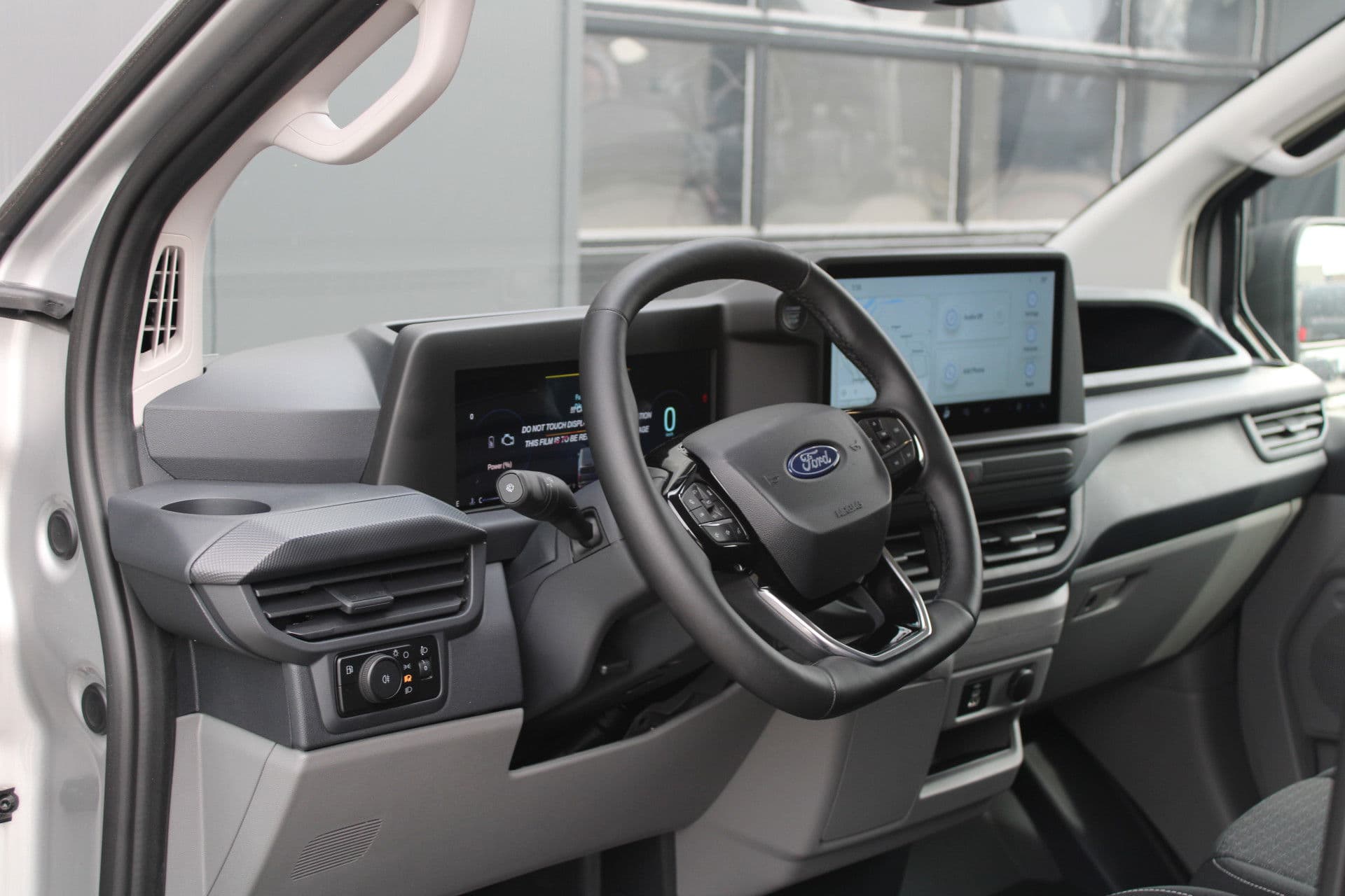 Ford Transit Custom 320 2.5 PHEV L2H1 Trend 232pk - 5 jaar GARANTIE - 2x Schuifdeur - Adaptive Cruise - Blind Spot - Navigatie - Camera - Verwarmd Stuur - Rijklaar thumbnail 12