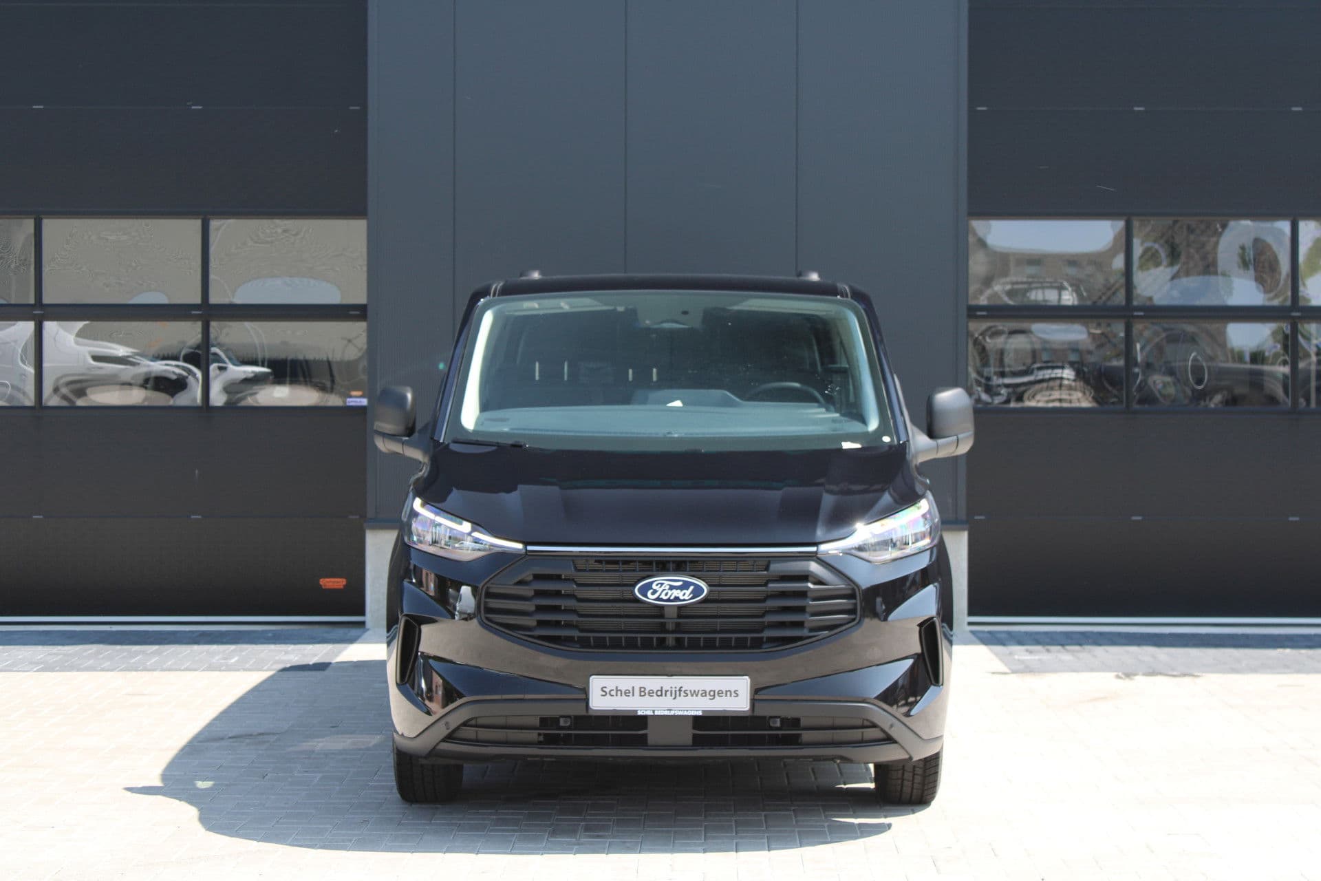 Ford Transit Custom 320 2.0 TDCI L2H1 Trend DC 136pk - Carplay - Android - Camera - Trekhaak - LED koplampen - Stoelverwarming - Draadloos laden - Rijklaar thumbnail 3