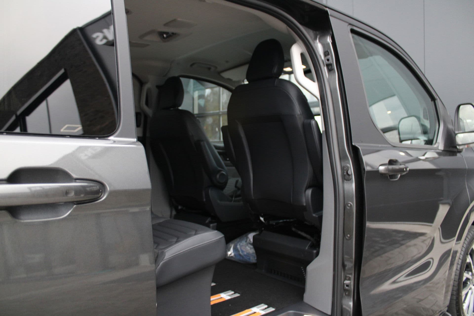 Ford Tourneo Custom 340 2.5 PHEV L2H1 Titanium X 232pk - 2x Schuif - ACC - 360 camera - Leder - Prijs excl. BTW - Rijklaar thumbnail 44