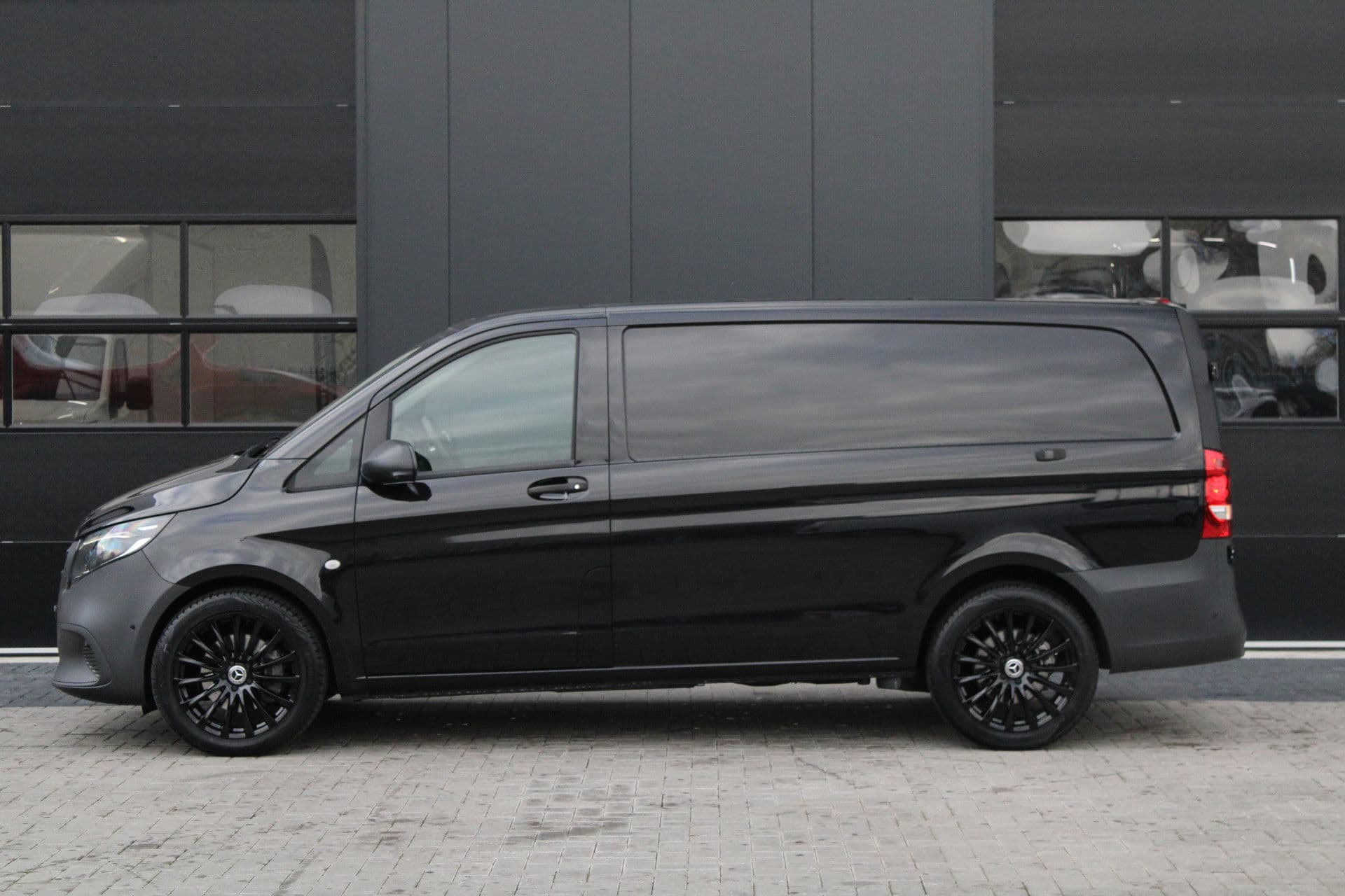 Mercedes-Benz Vito 114CDI L2 Pro - Distronic - 360 camera - Multibeam LED - Stoel&Stuurverwarming - Trekhaak 2500kg - Navigatie - Rijklaar thumbnail 9