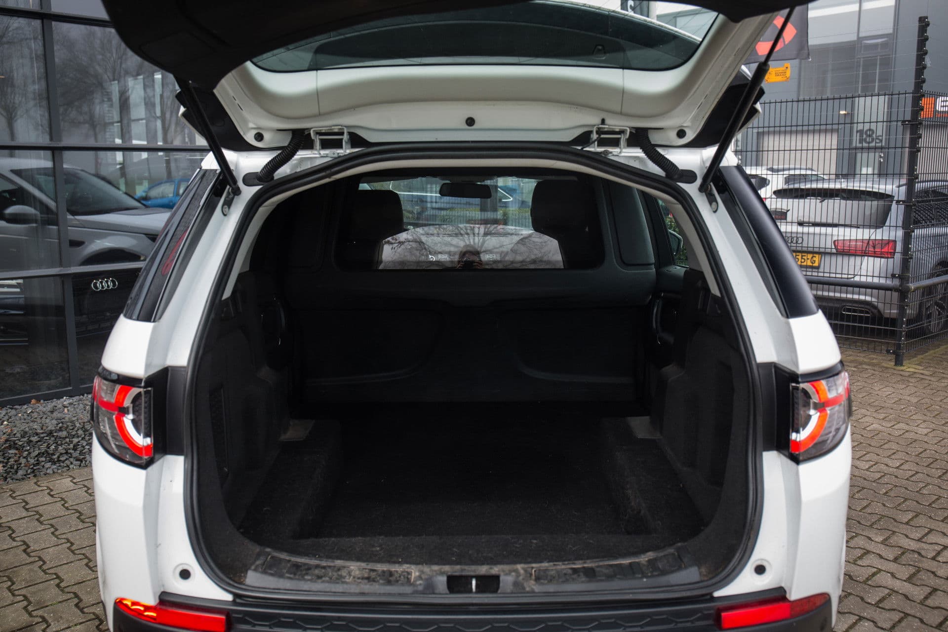 Land Rover Discovery Sport , Grijs kenteken, Leer, Achteruitrijcamera, Trekhaak thumbnail 25