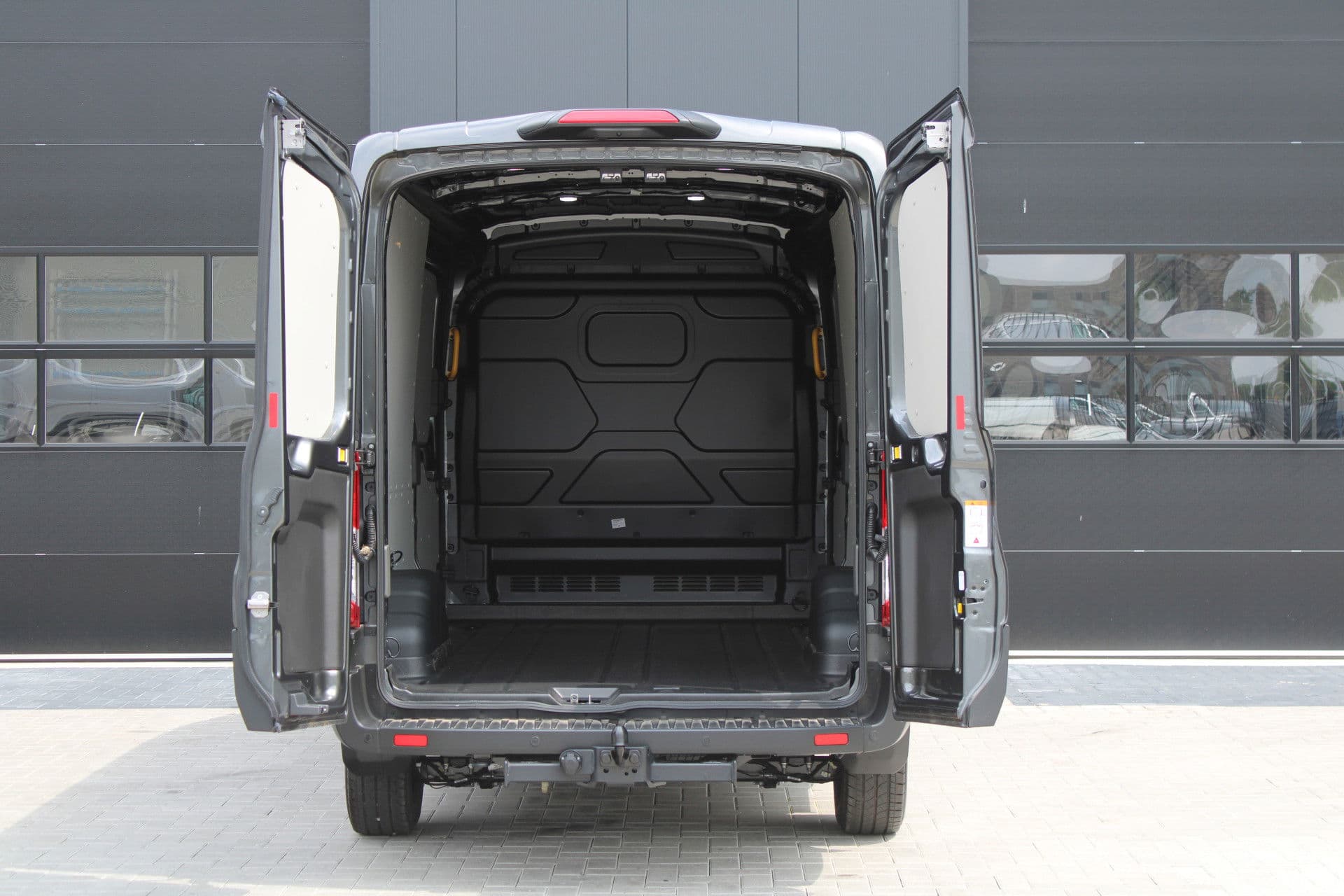 Ford Transit 350 2.0 TDCI L3H2 Trend 165pk - Facelift - 2x Schuifdeur - 360 Camera - Trekhaak - ACC - Stoel & Stoelverwarming - Blind Spot - Navi - 270gr deuren - Rijklaar thumbnail 12