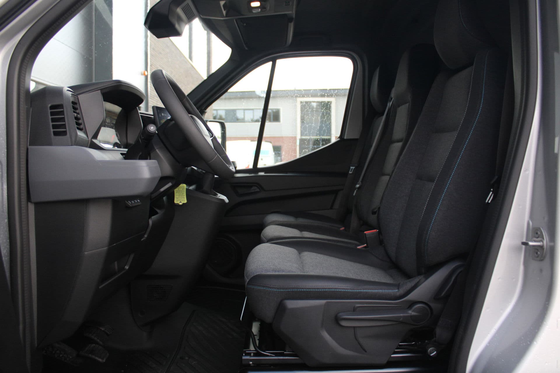 Renault Master T35 2.0 dCi 170pk L2H2 Extra - 2x Schuifdeur - Navigatie - Blind Spot - Camera - Stoelverwarming - Verwarmde voorruit - Rijklaar thumbnail 14