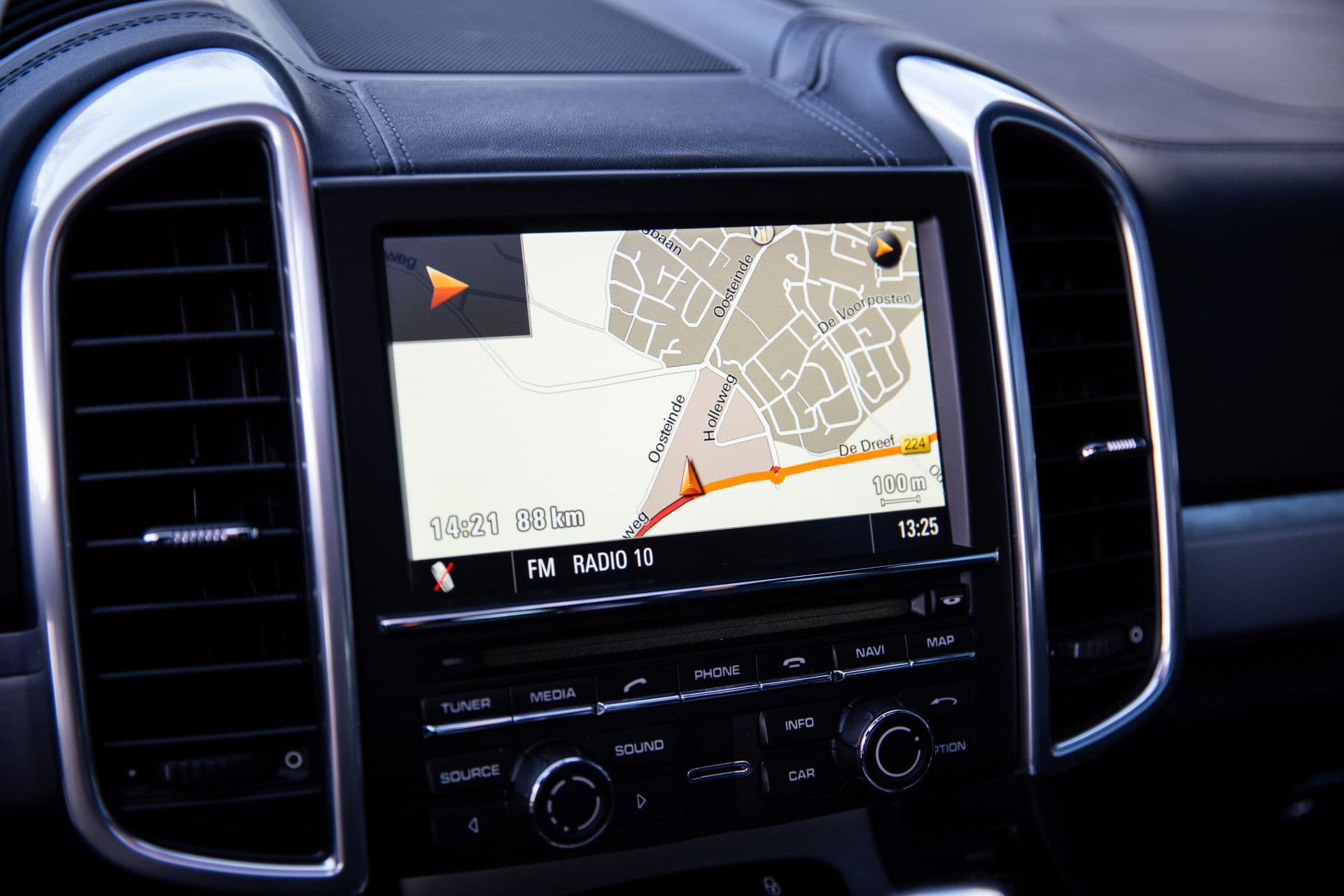 Porsche Cayenne 4.8 GTS , Panoramadak, Cruise control, Memory-seat, Achteruitrijcamera thumbnail 16