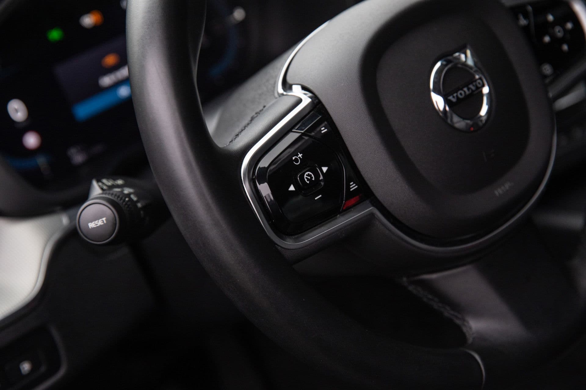 Volvo XC60 2.0 T6 Plug-in hybrid AWD Plus Dark , Panoramadak, Memory, Leer thumbnail 11