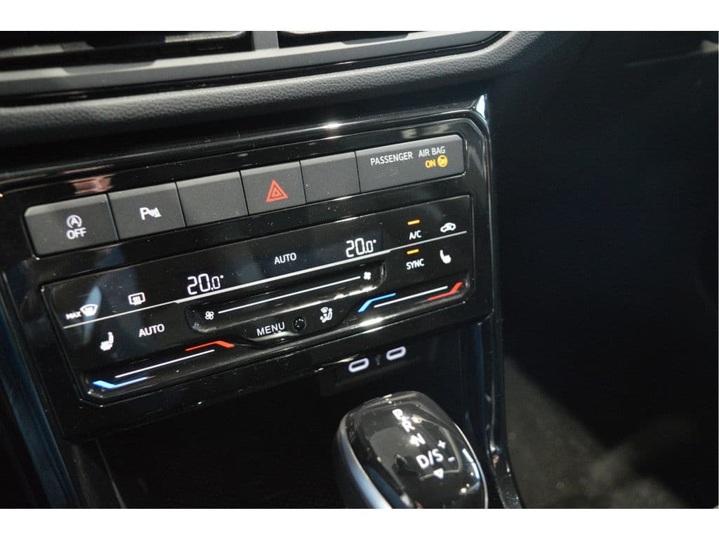 Volkswagen T-Cross 1.5 TSI LIFE carplay cruise camera led pdc 17 inch 150 pk !! thumbnail 18